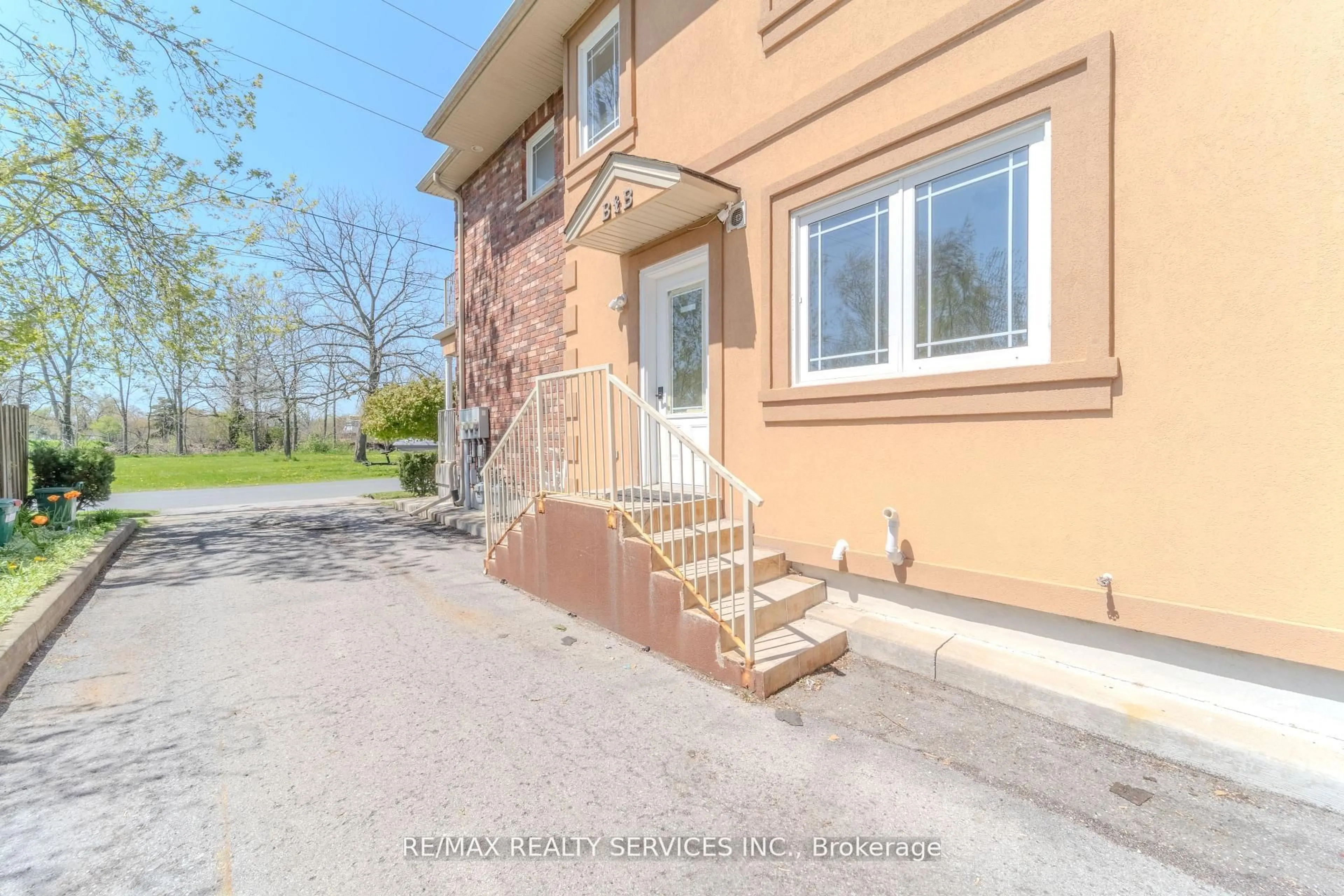Unknown for 8006 Norton St, Niagara Falls Ontario L2G 6R9