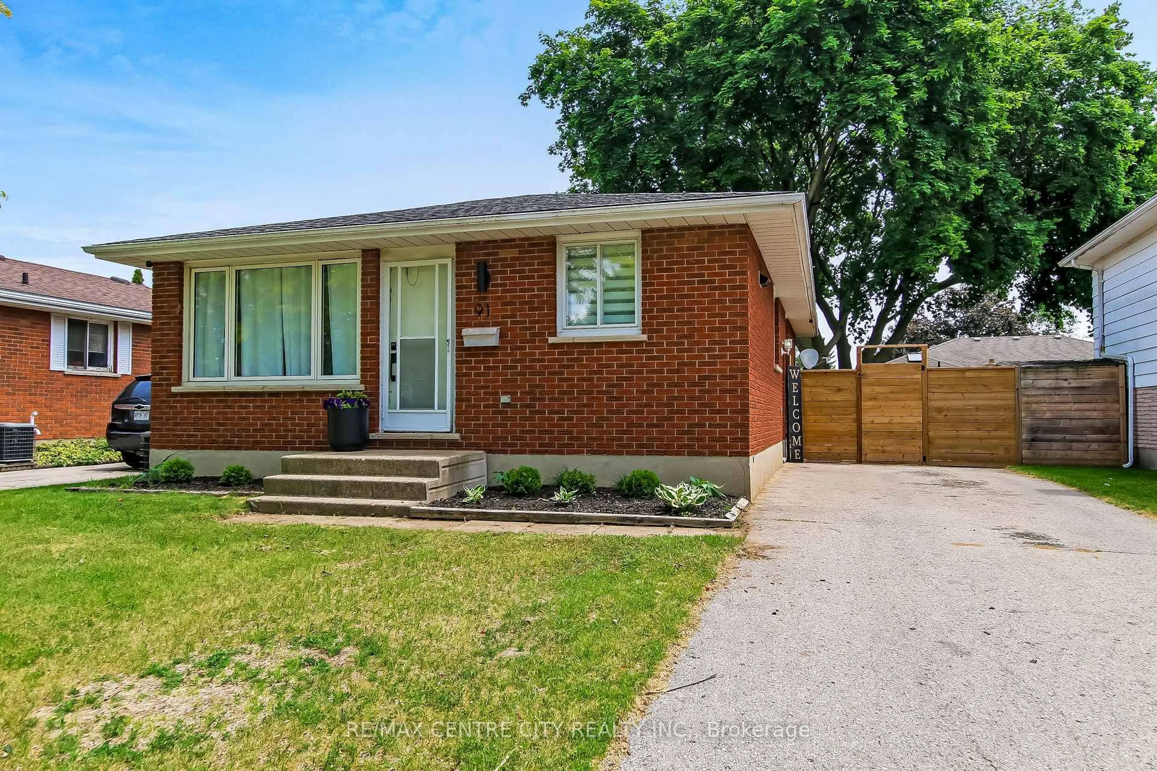 Home with brick exterior material, street for 91 Moore Ave, Aylmer Ontario N5H 2Z8