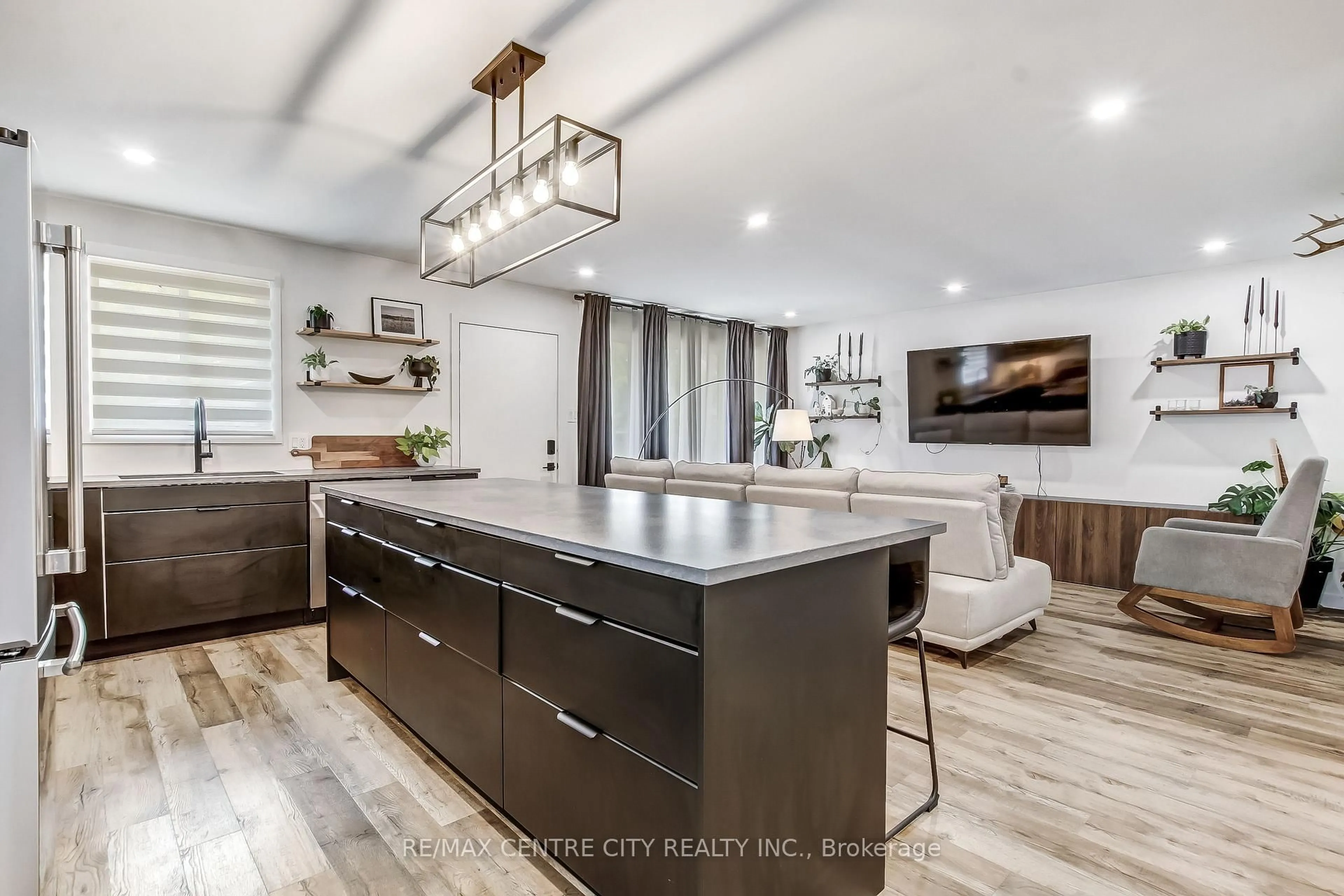 Open concept kitchen, unknown for 91 Moore Ave, Aylmer Ontario N5H 2Z8