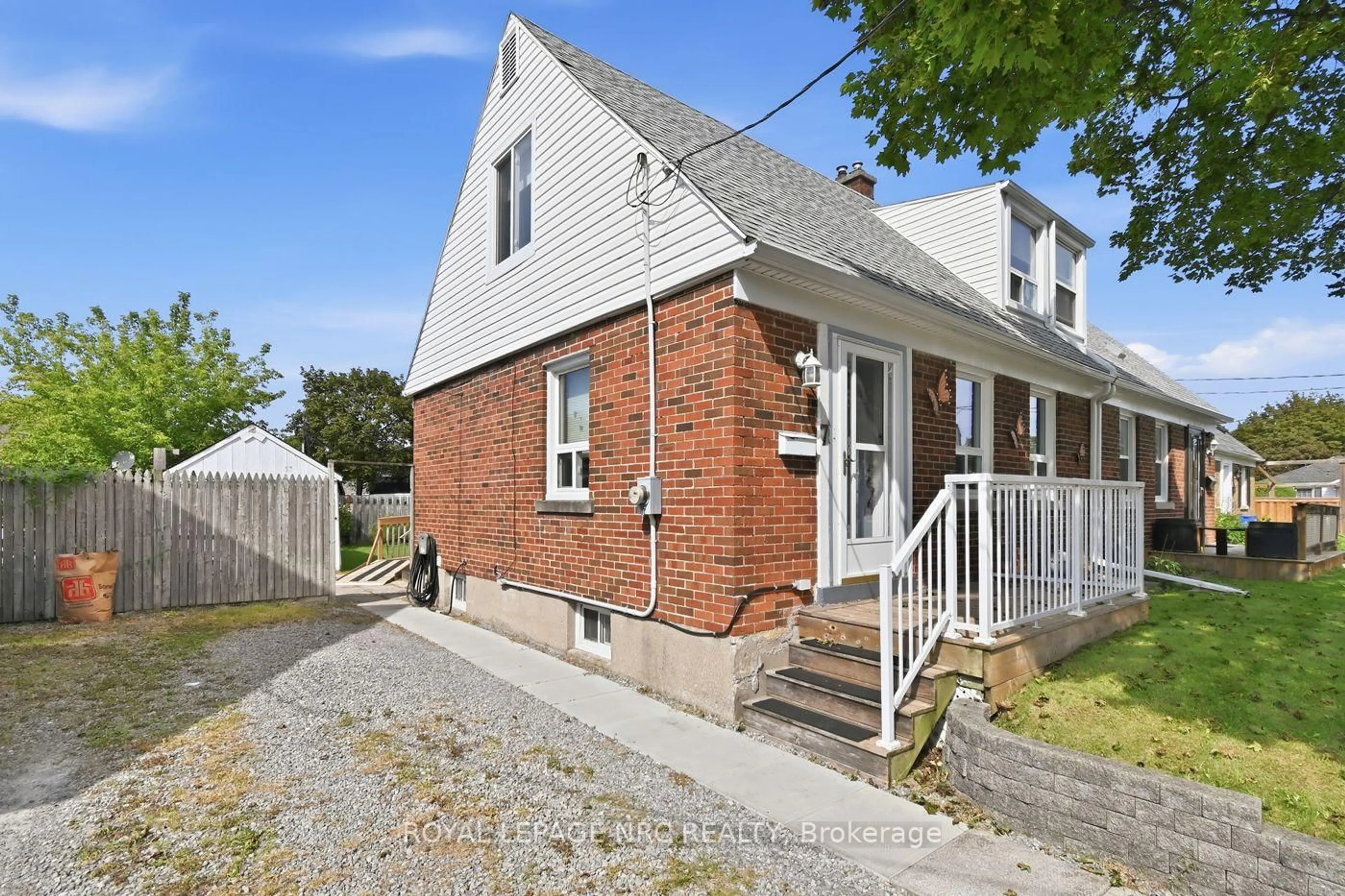 Home with brick exterior material, street for 7 Beard Pl, St. Catharines Ontario L2P 2P1