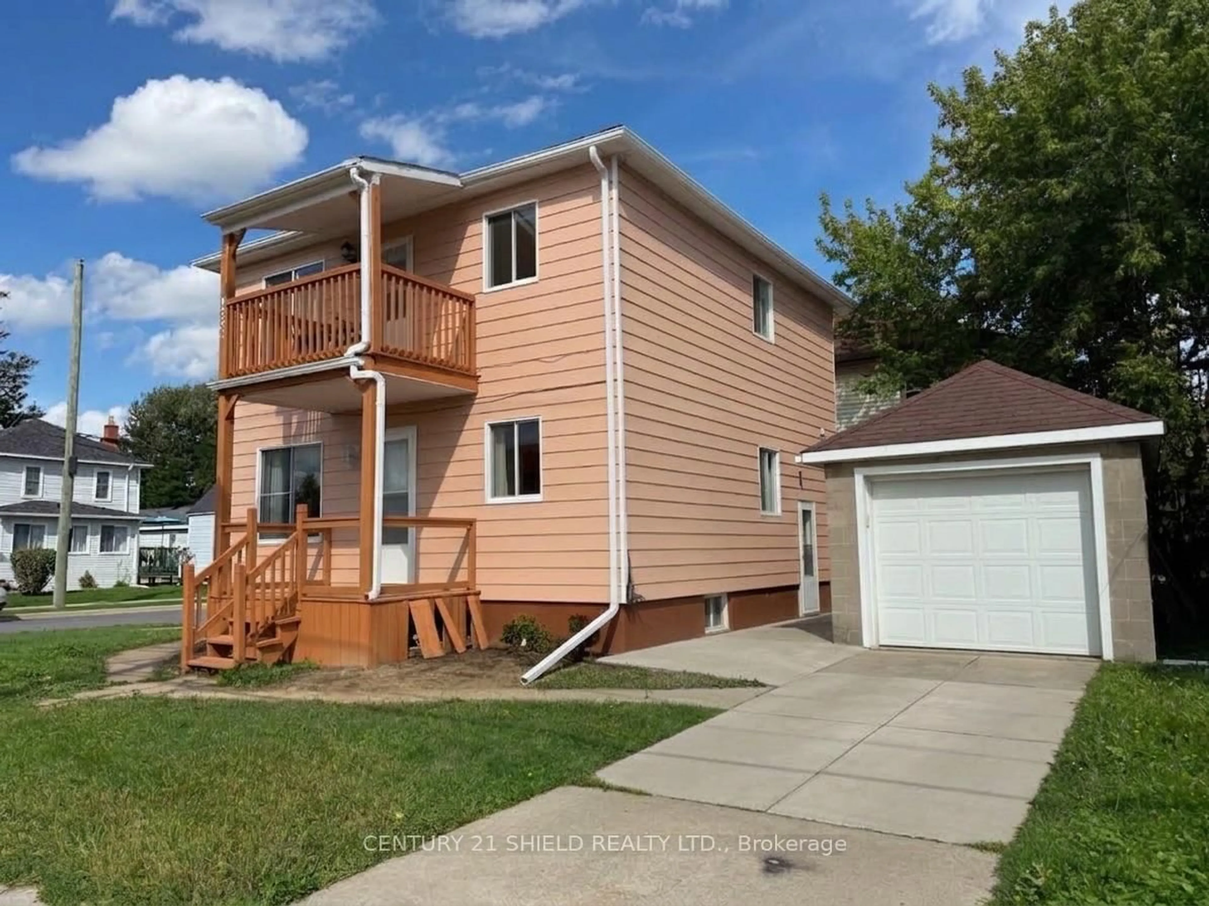Home with vinyl exterior material, street for 733-733A CUMBERLAND St, Cornwall Ontario K6J 4J8