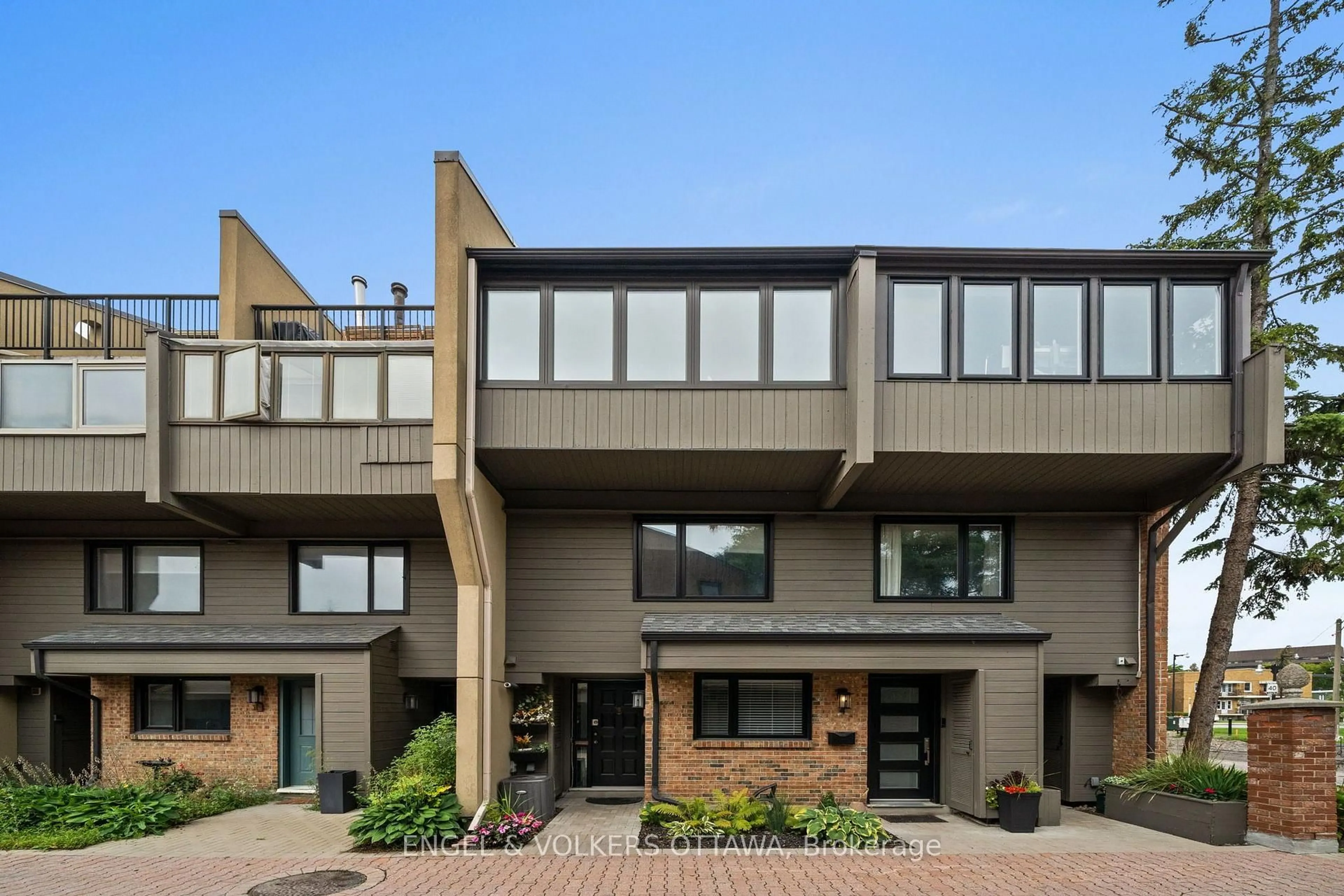 Home with brick exterior material, street for 290 Cathcart St #6, Ottawa Ontario K1N 5C4