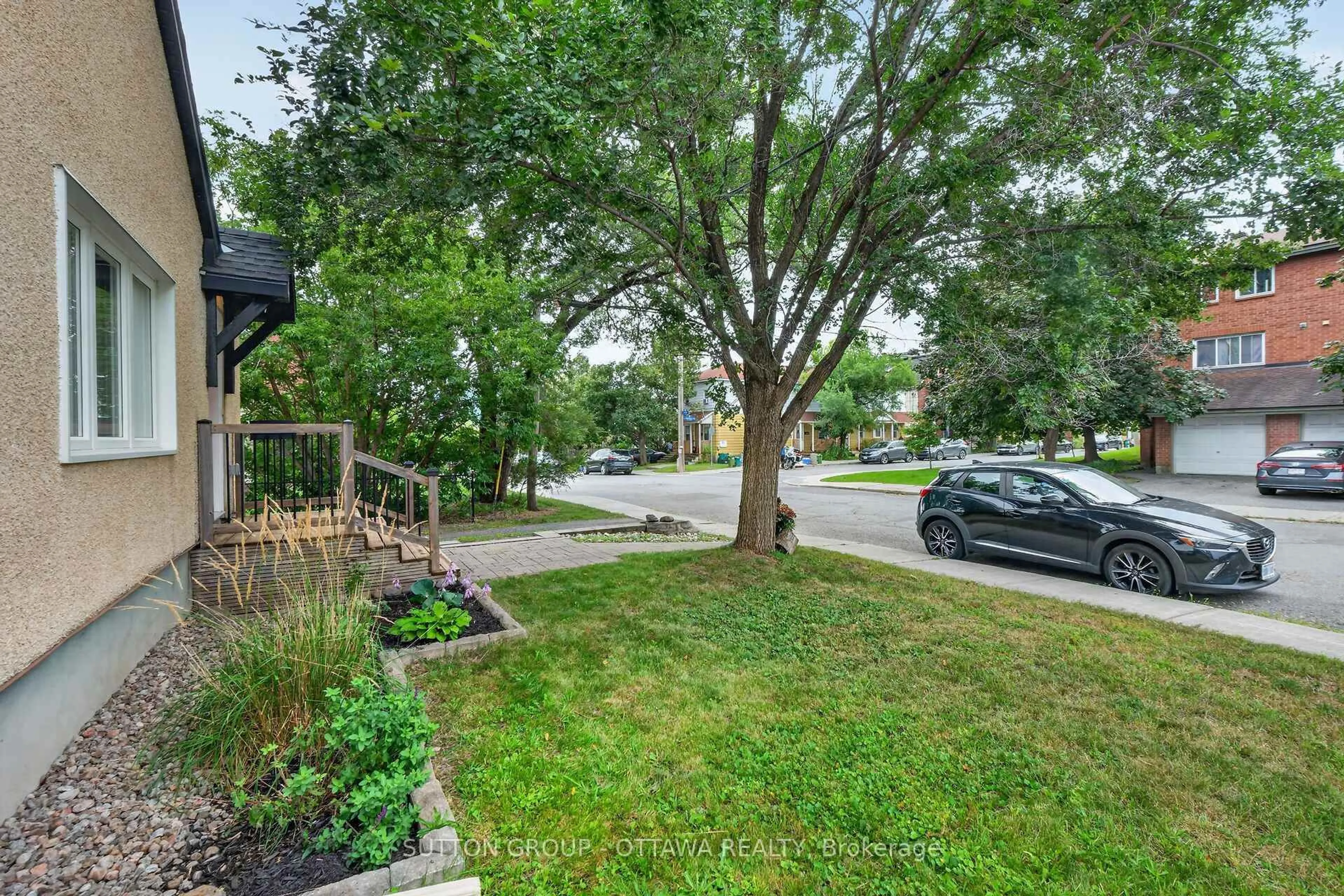 Patio, street for 73 Young St, Ottawa Ontario K1Y 3P5