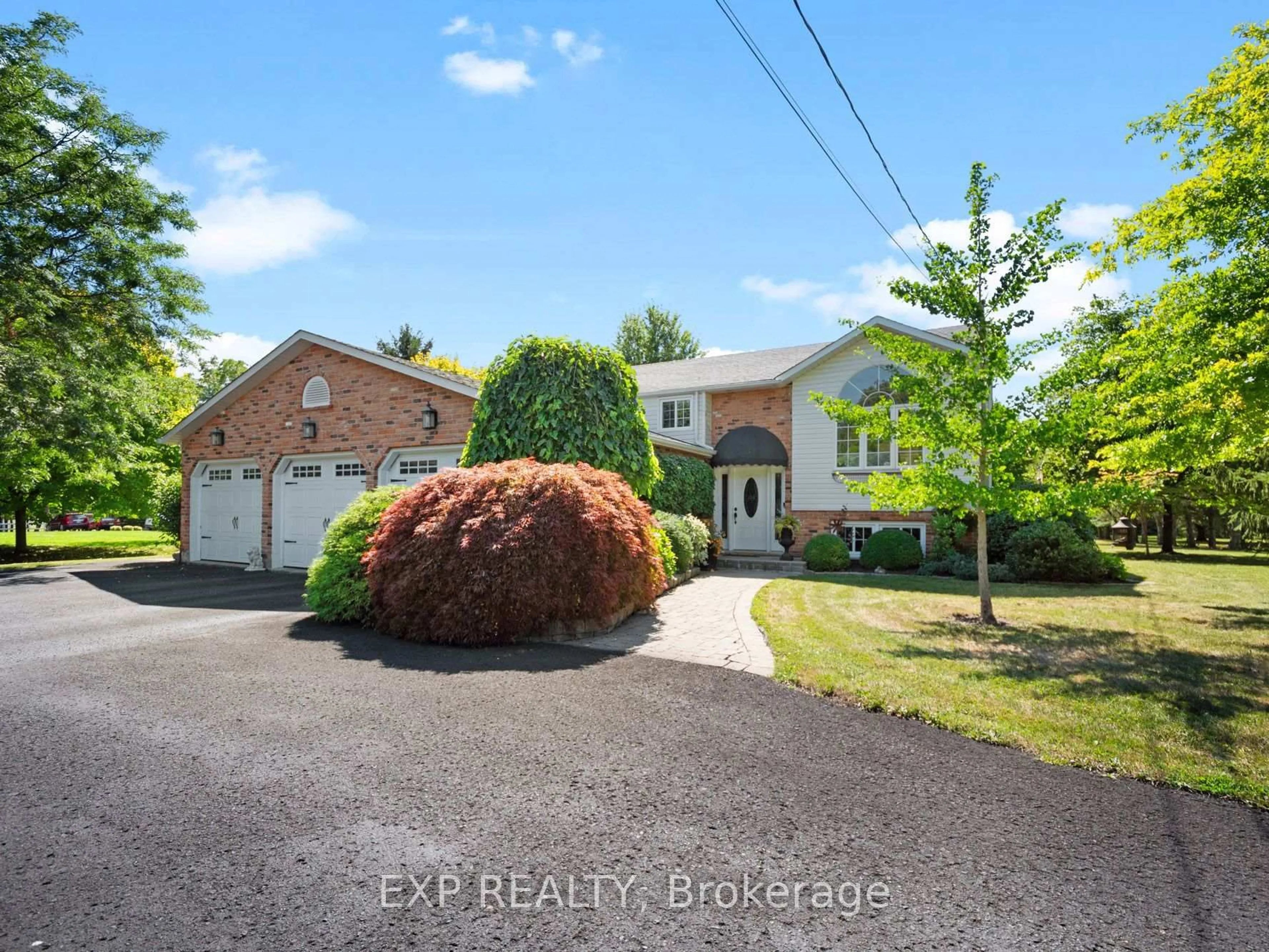 A pic from outside/outdoor area/front of a property/back of a property/a pic from drone, street for 915 BURLEIGH Rd, Fort Erie Ontario L0S 1N0