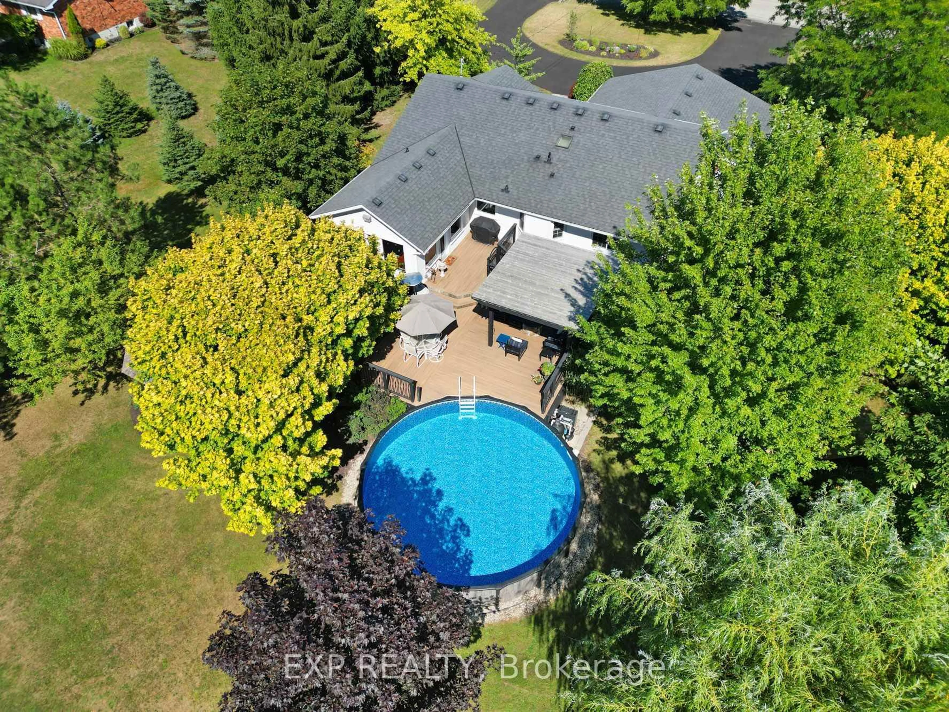 A pic from outside/outdoor area/front of a property/back of a property/a pic from drone, water/lake/river/ocean view for 915 BURLEIGH Rd, Fort Erie Ontario L0S 1N0