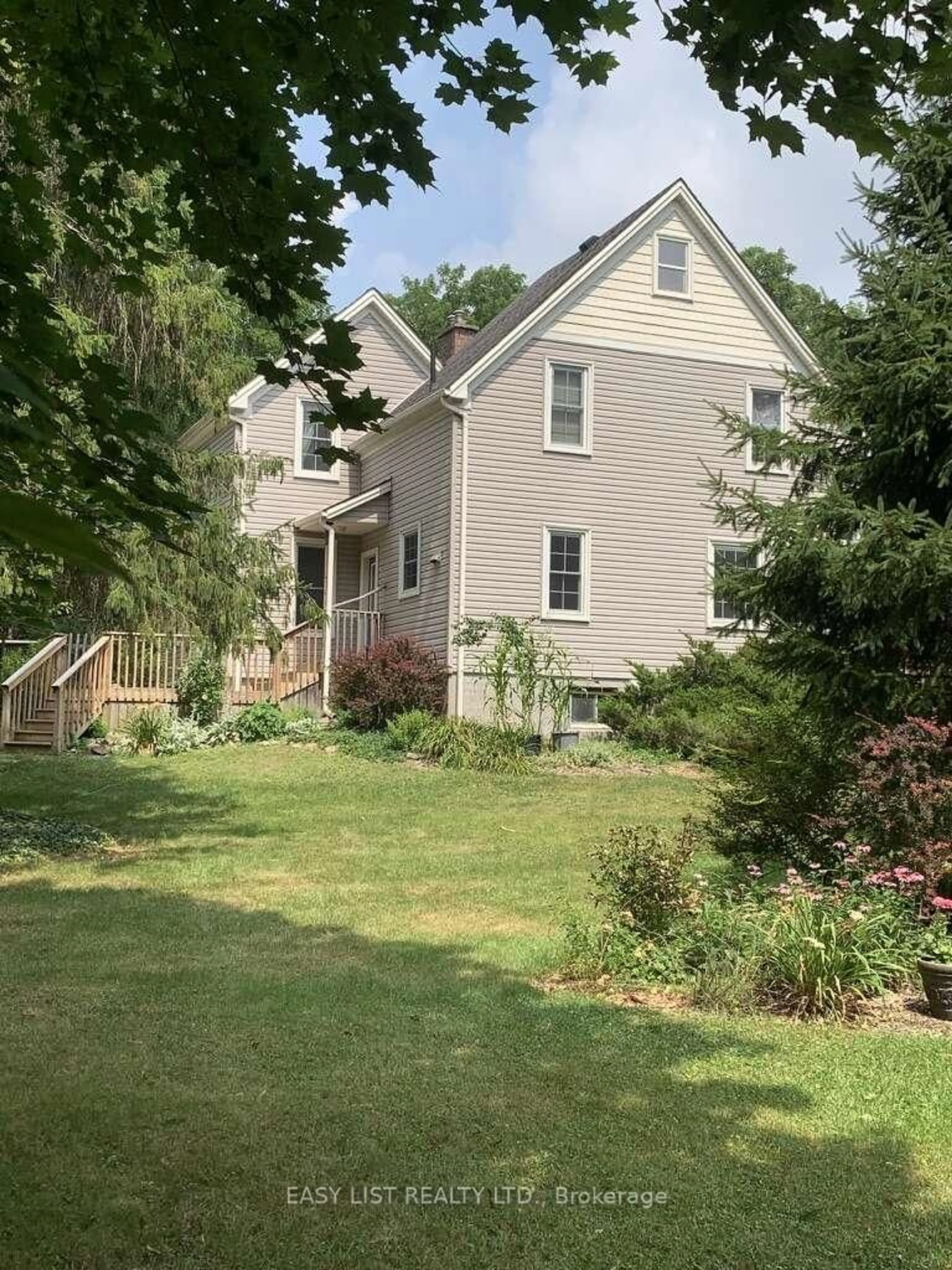 A pic from outside/outdoor area/front of a property/back of a property/a pic from drone, unknown for 271 Quaker Lane, Middlesex Centre Ontario N0M 2A0
