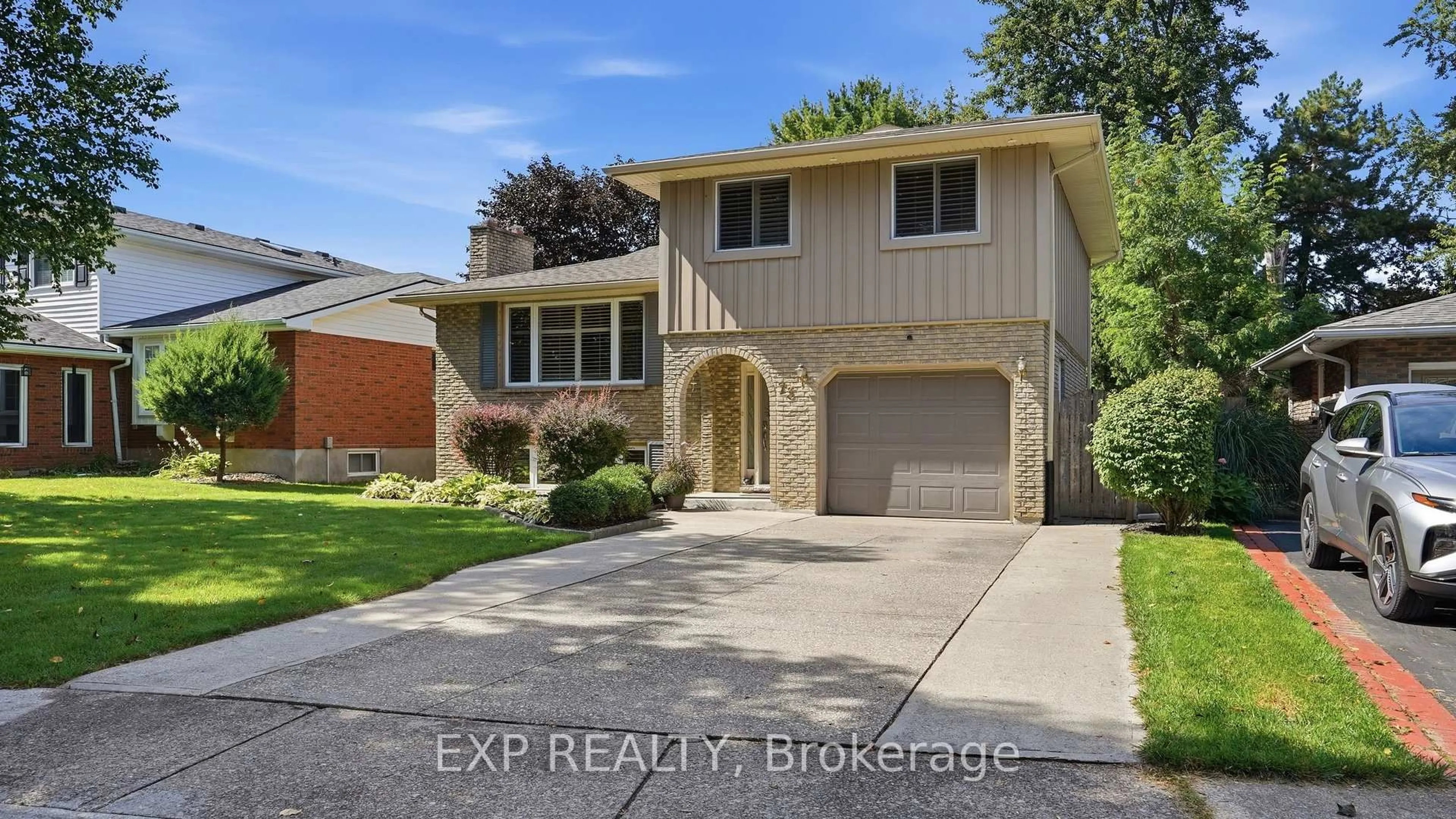 Home with brick exterior material, street for 73 Westgate Park Dr, St. Catharines Ontario L2N 6K1