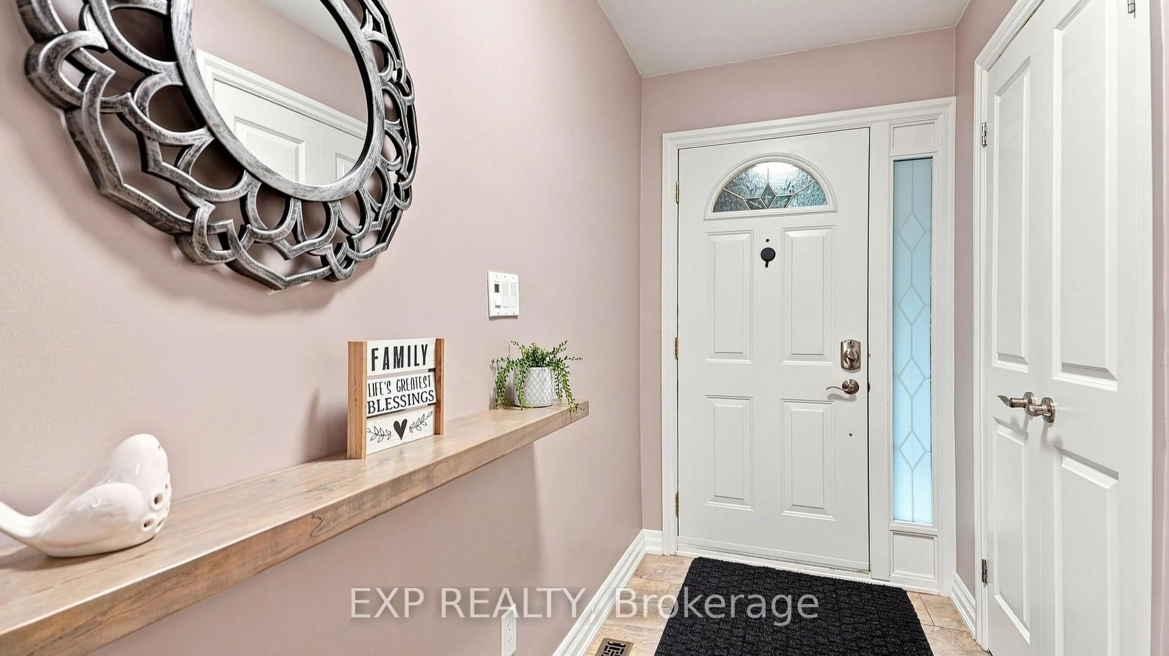 Indoor entryway for 73 Westgate Park Dr, St. Catharines Ontario L2N 6K1
