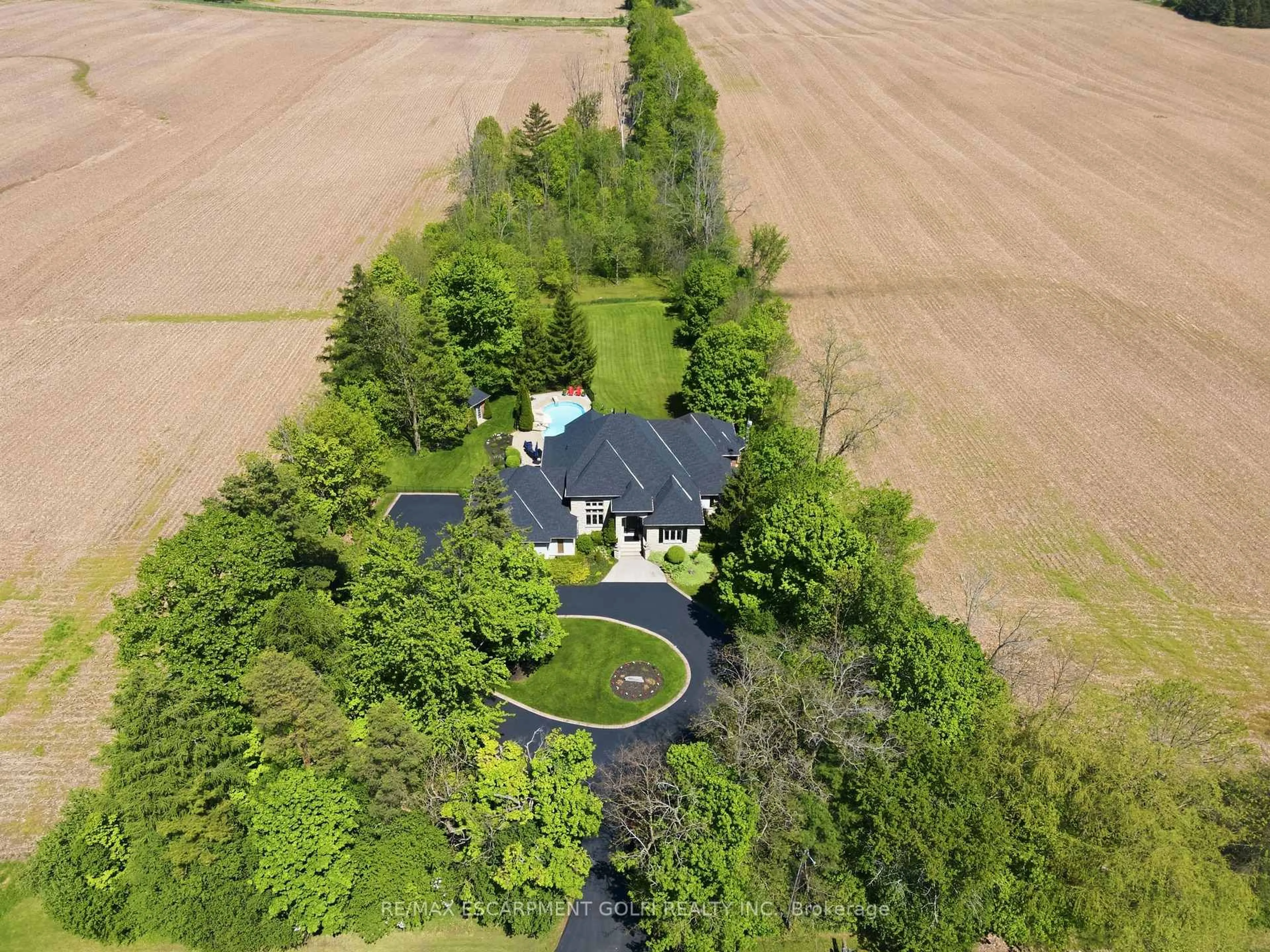 A pic from outside/outdoor area/front of a property/back of a property/a pic from drone, unknown for 1863 Shaver Rd, Hamilton Ontario L9G 3L1
