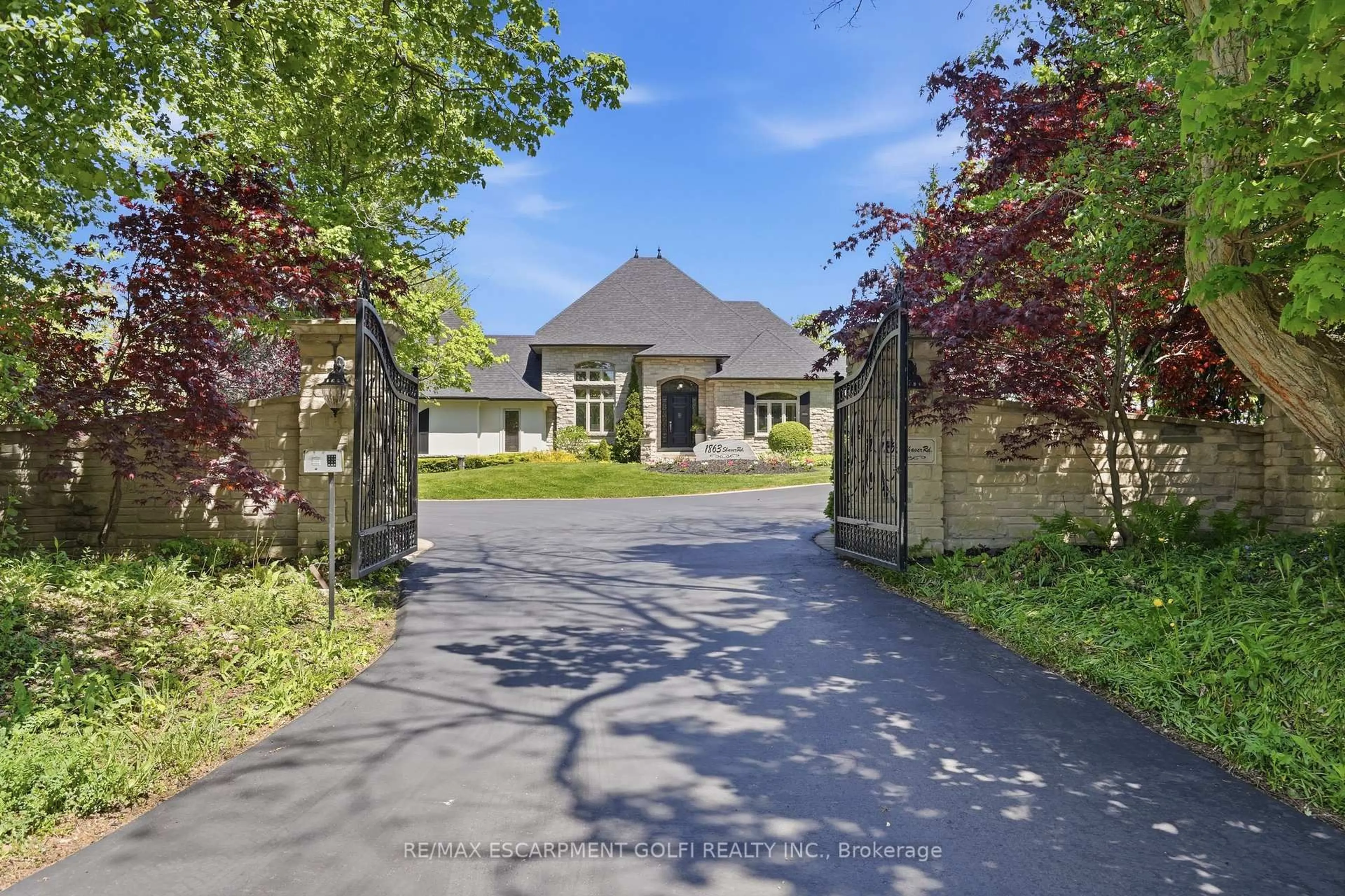 A pic from outside/outdoor area/front of a property/back of a property/a pic from drone, street for 1863 Shaver Rd, Hamilton Ontario L9G 3L1