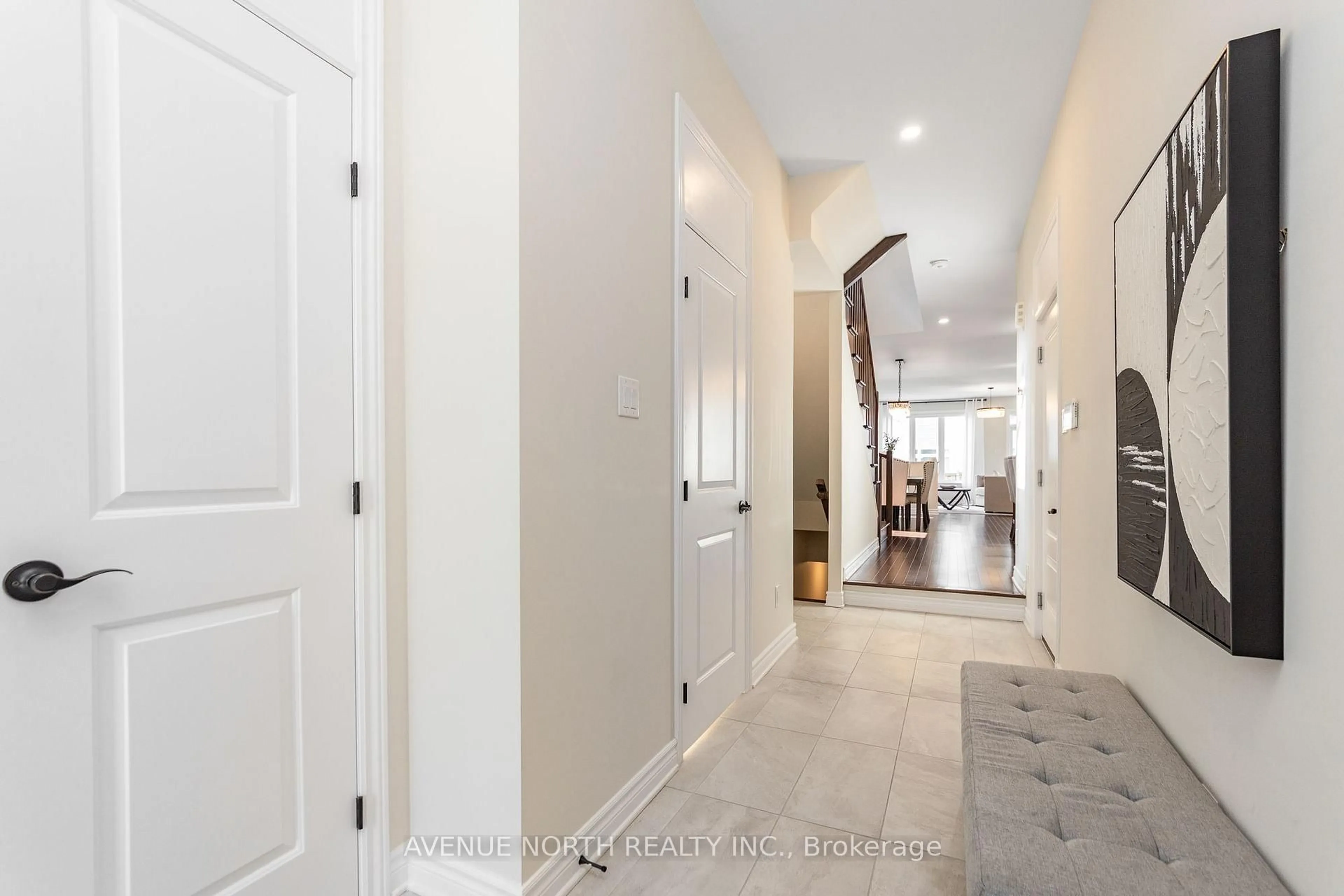 Indoor entryway for 98 Nepeta Cres, Ottawa Ontario K1T 0S5