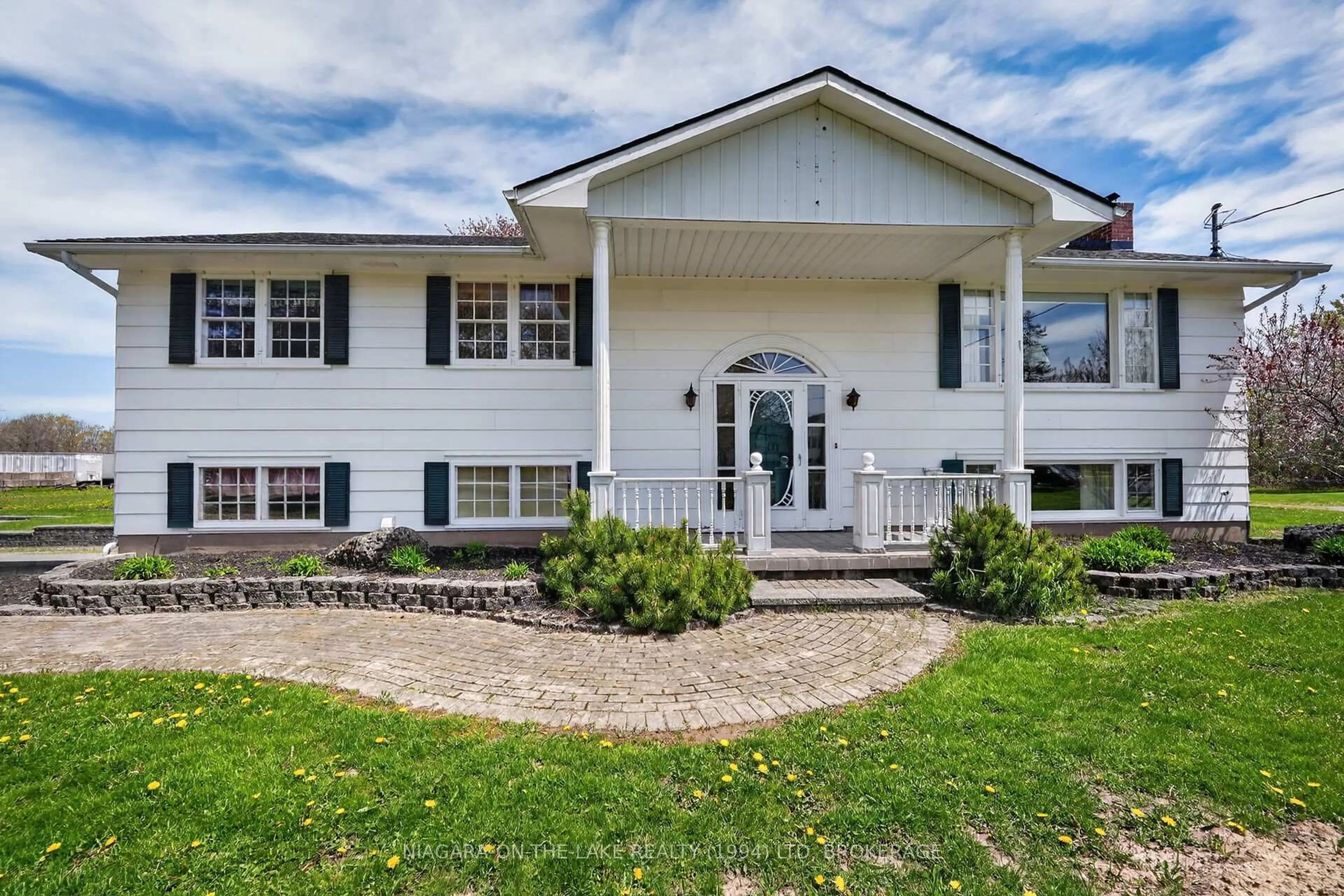 Home with vinyl exterior material, unknown for 541 Empire Rd, Port Colborne Ontario L0S 1R0
