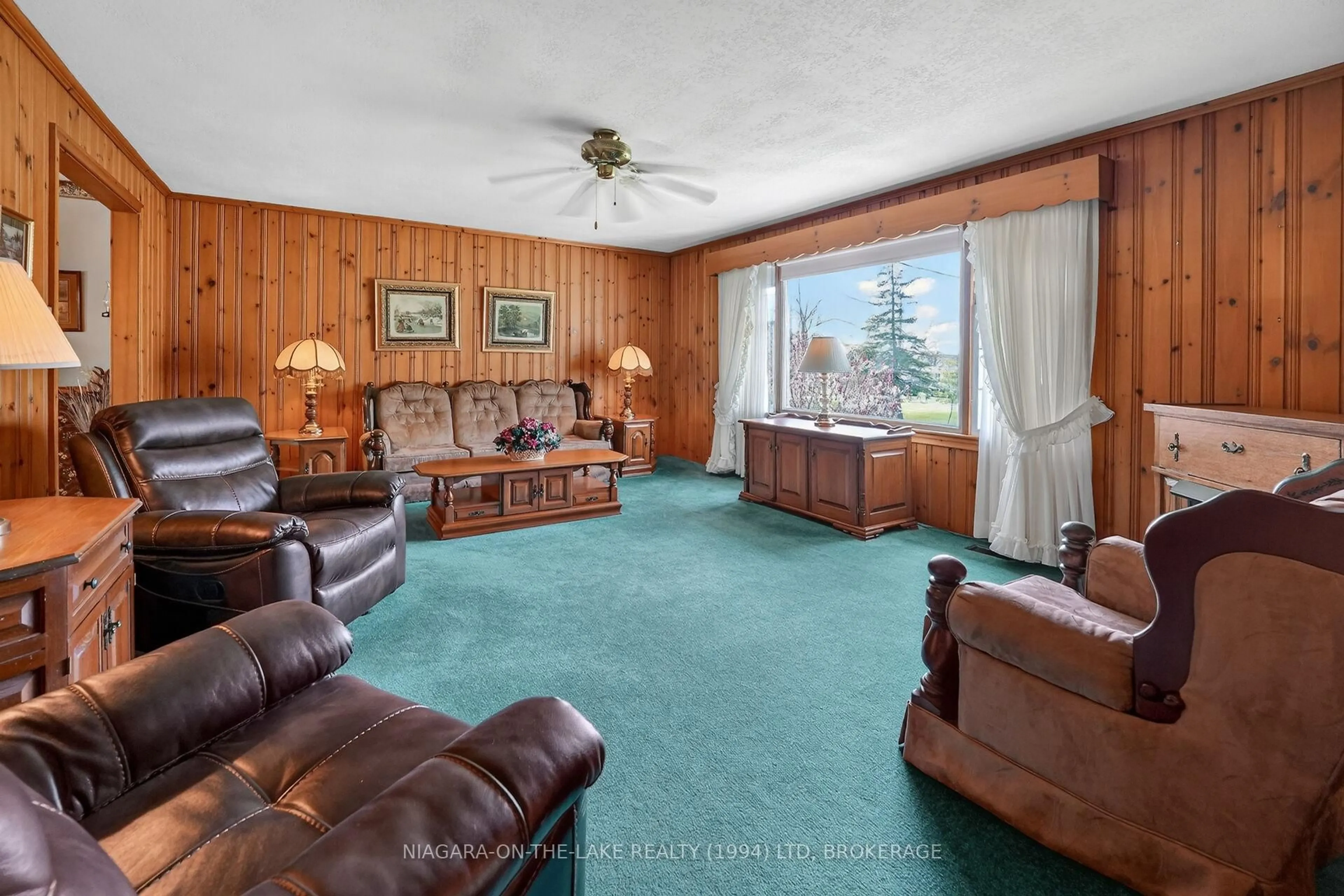 Living room with furniture, unknown for 541 Empire Rd, Port Colborne Ontario L0S 1R0