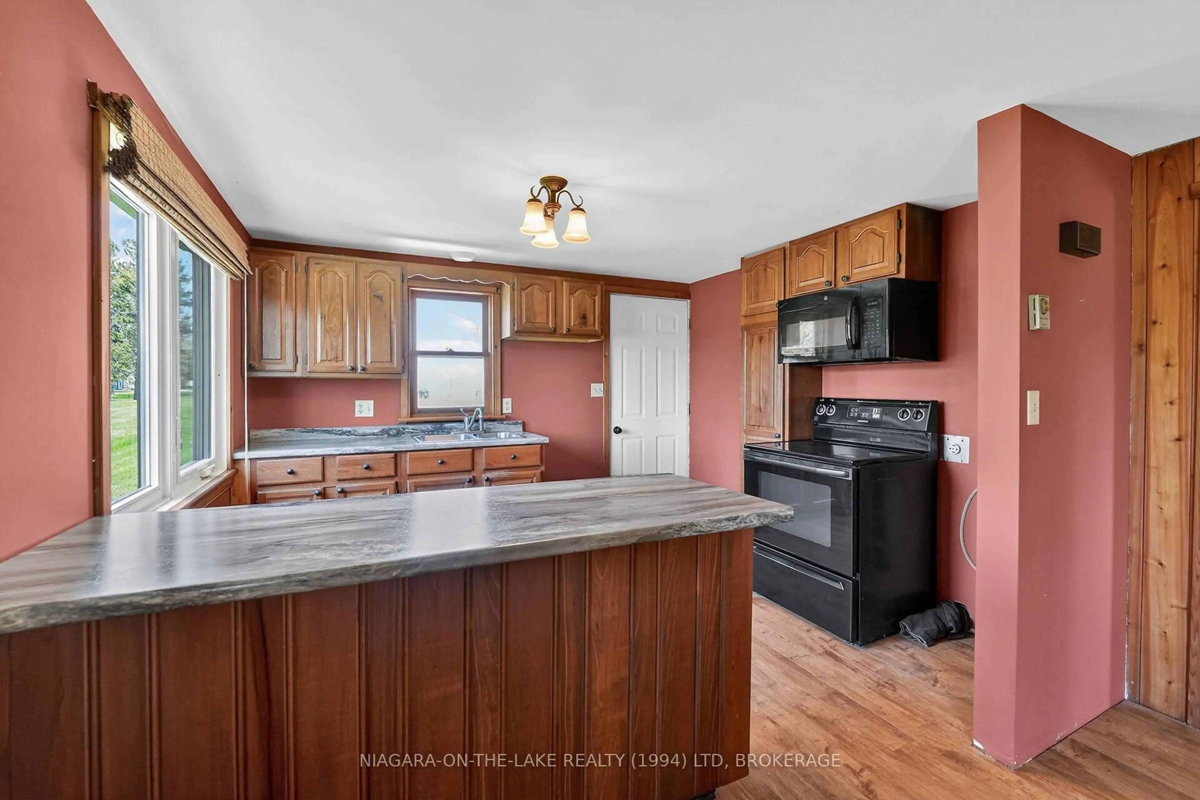Standard kitchen, unknown for 527 Empire Rd, Port Colborne Ontario L0S 1R0
