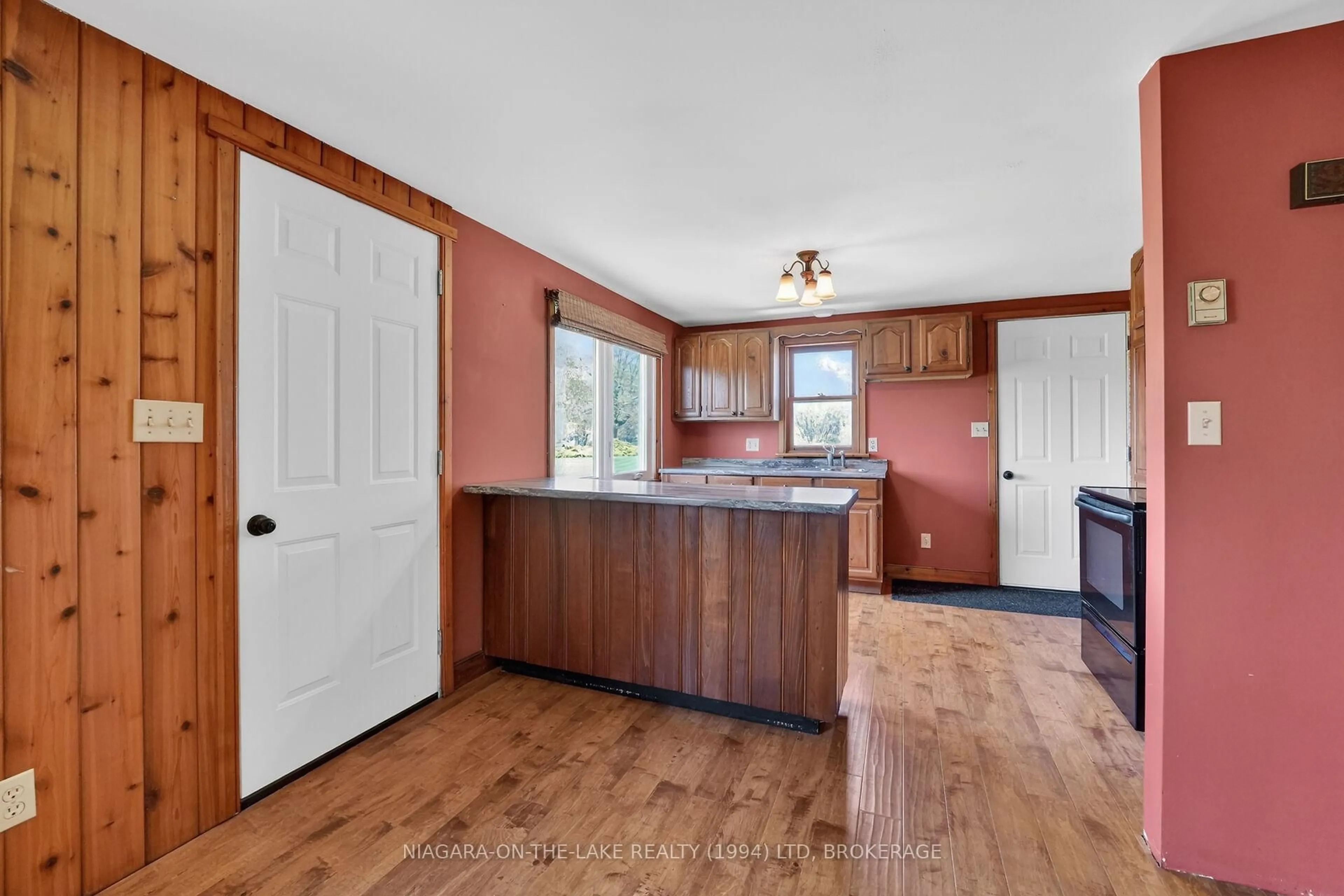 Open concept kitchen, unknown for 527 Empire Rd, Port Colborne Ontario L0S 1R0