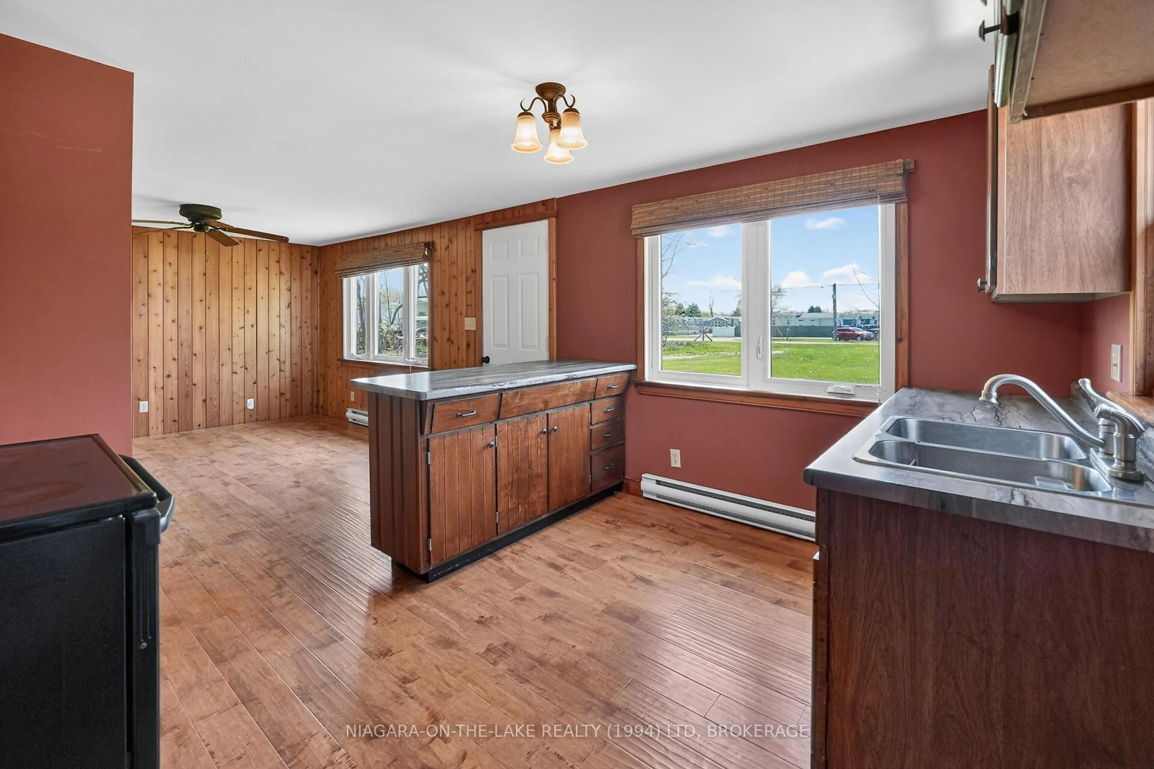 Open concept kitchen, unknown for 527 Empire Rd, Port Colborne Ontario L0S 1R0