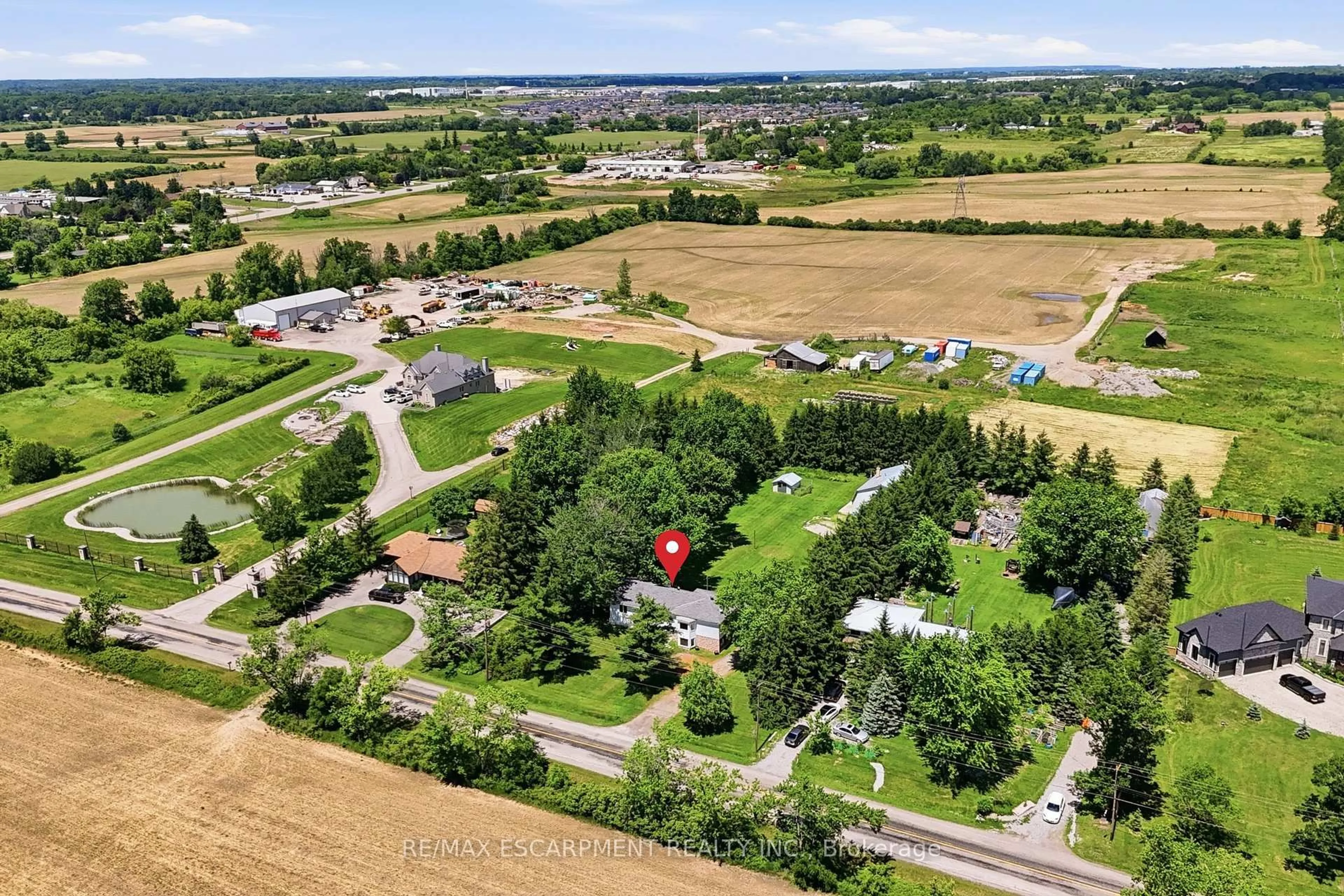 A pic from outside/outdoor area/front of a property/back of a property/a pic from drone, unknown for 8404 Chippewa Rd, Hamilton Ontario L0R 1W0