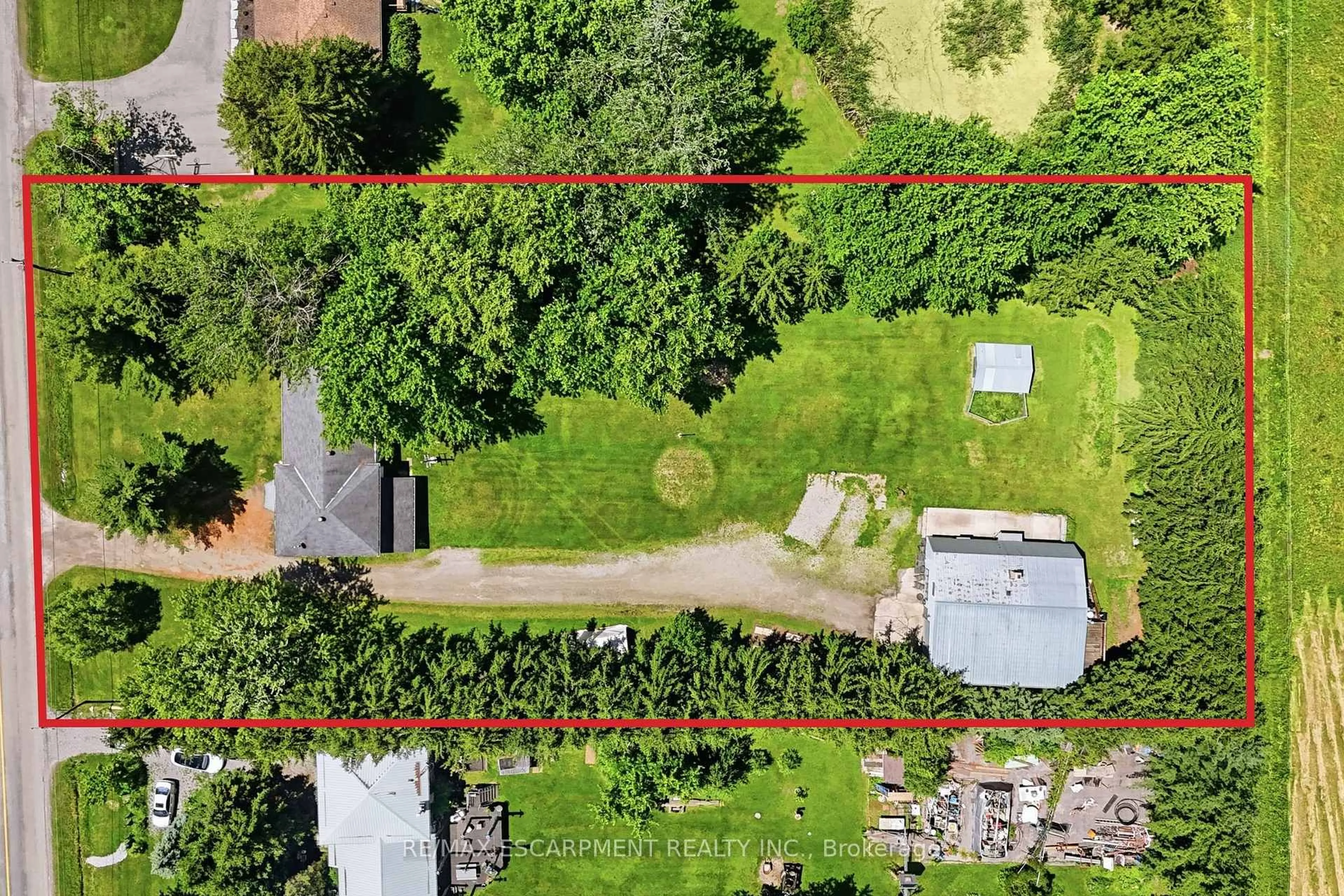 A pic from outside/outdoor area/front of a property/back of a property/a pic from drone, unknown for 8404 Chippewa Rd, Hamilton Ontario L0R 1W0