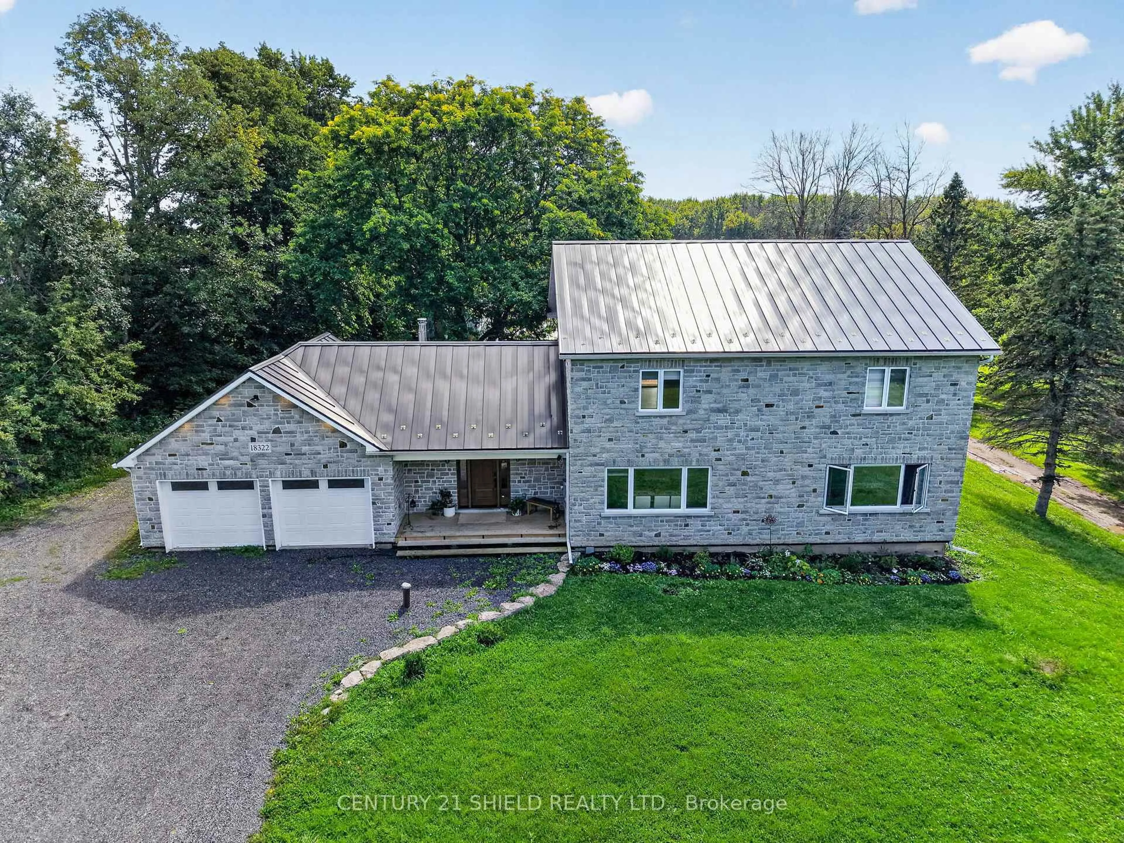 A pic from outside/outdoor area/front of a property/back of a property/a pic from drone, building for 18322 Glen Rd, South Glengarry Ontario K0C 2J0