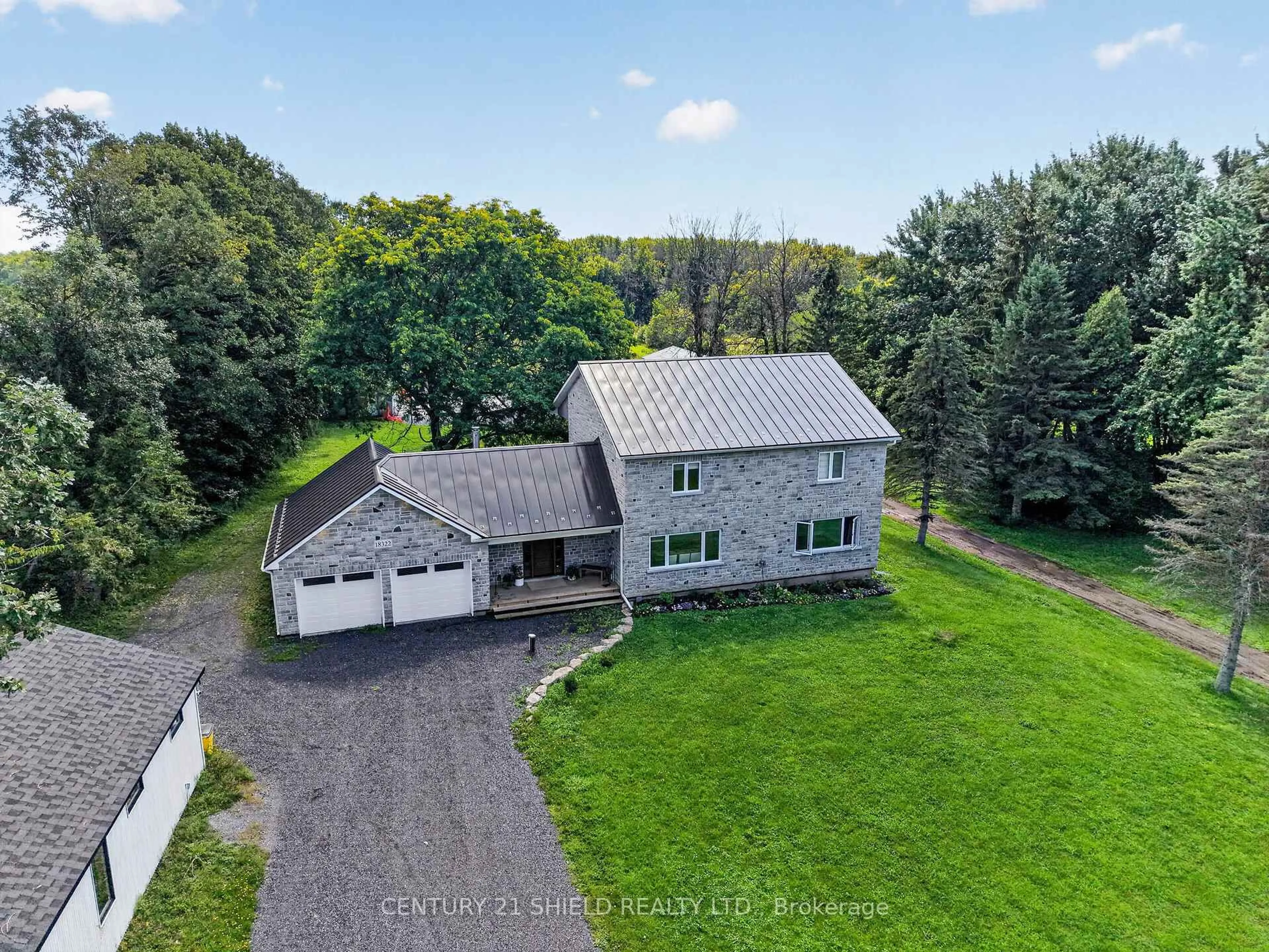 A pic from outside/outdoor area/front of a property/back of a property/a pic from drone, unknown for 18322 Glen Rd, South Glengarry Ontario K0C 2J0