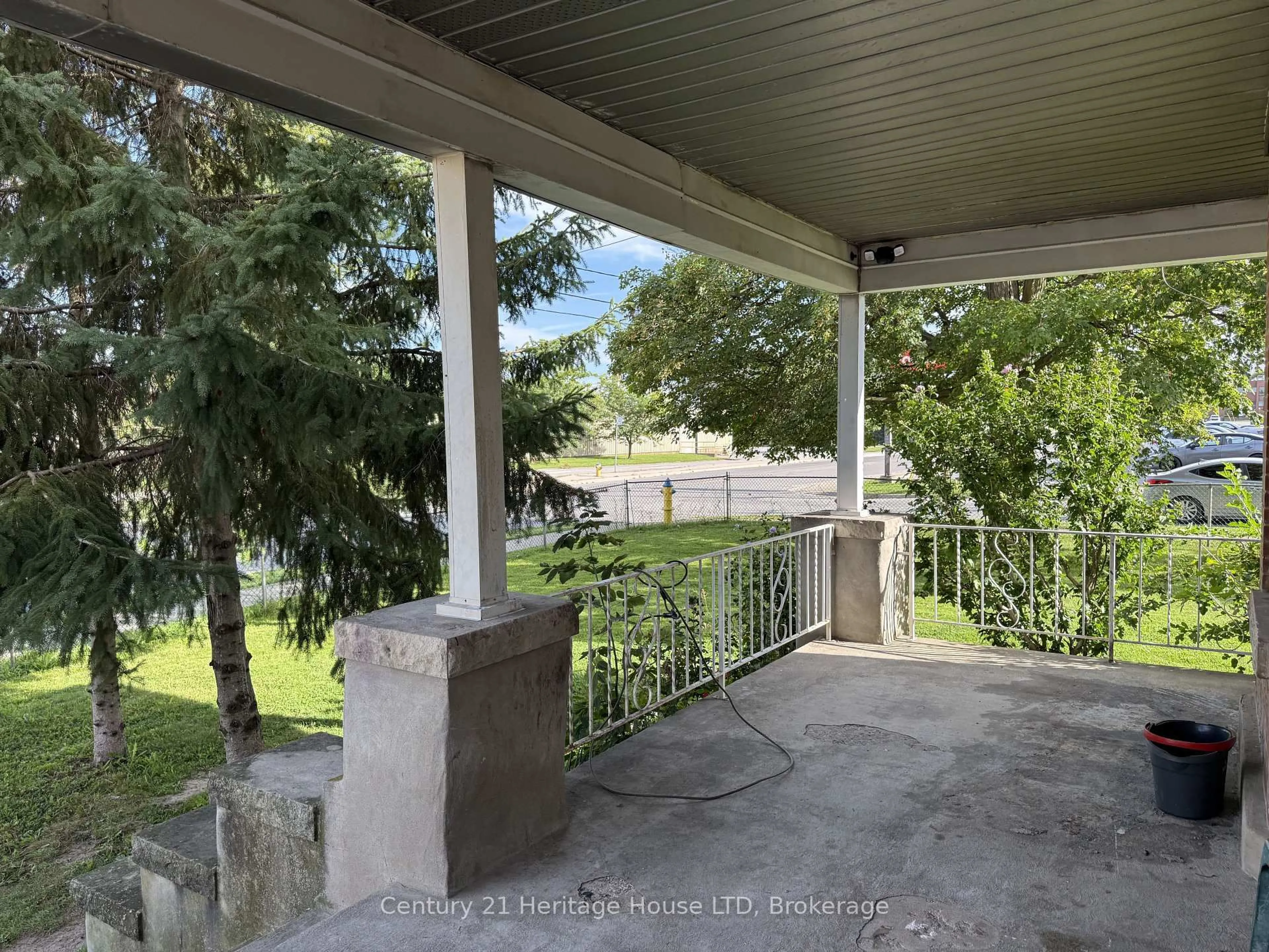 Patio, unknown for 31 Pine St, Thorold Ontario L2V 2P1