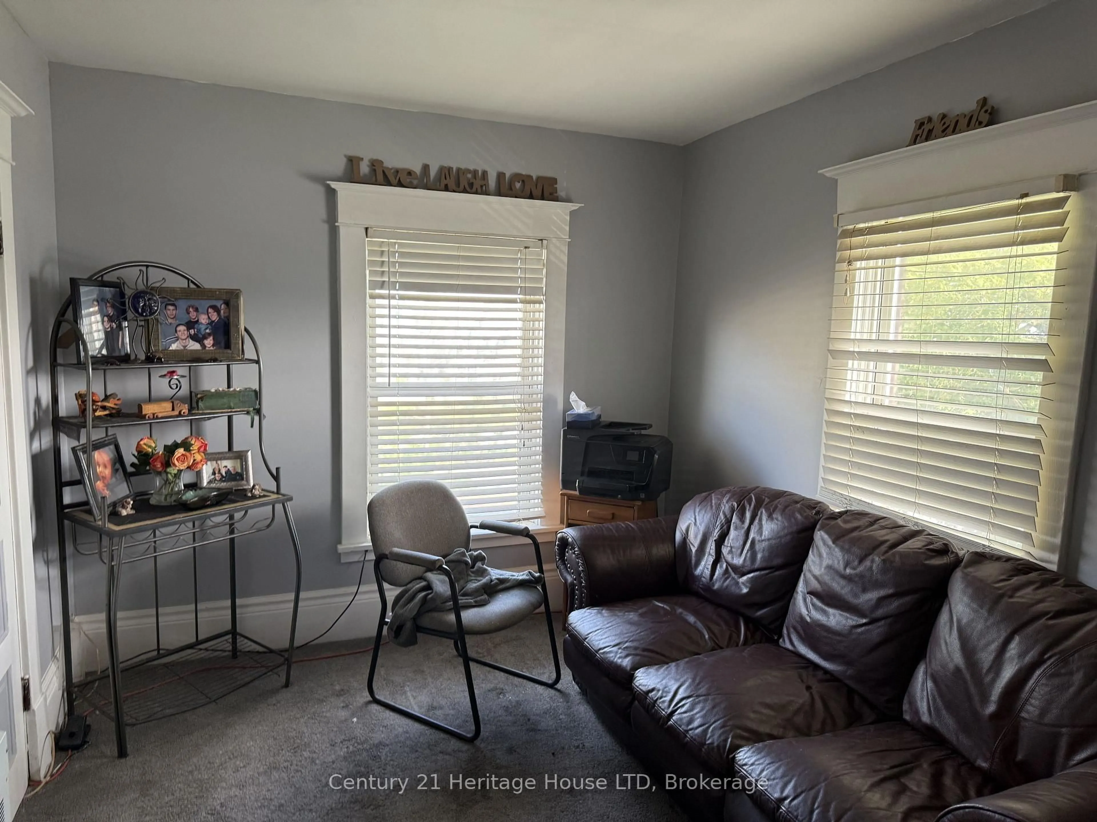 Living room with furniture, unknown for 31 Pine St, Thorold Ontario L2V 2P1