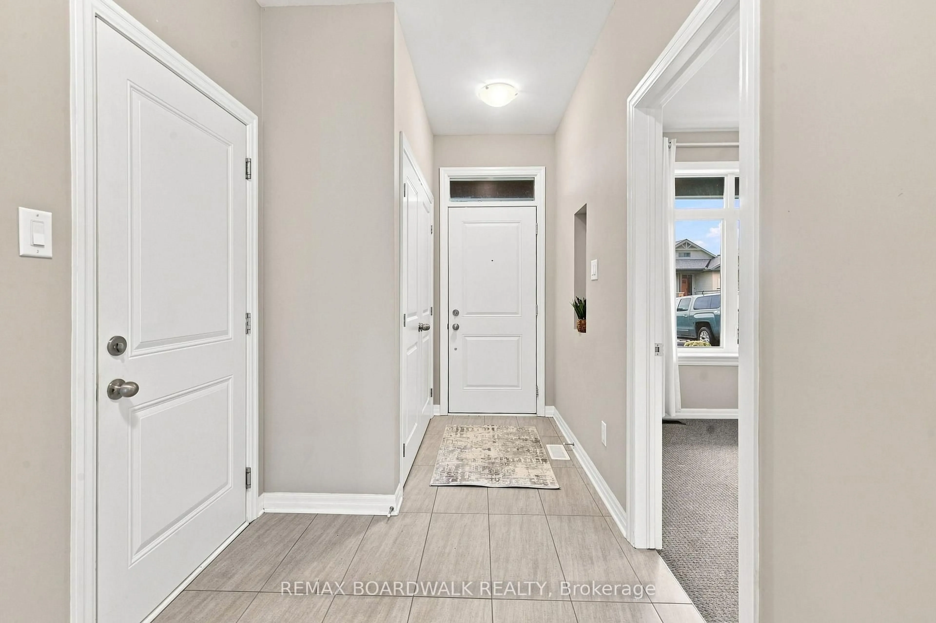 Indoor entryway for 714 Maurice Stead St, Almonte Ontario K0A 1A0