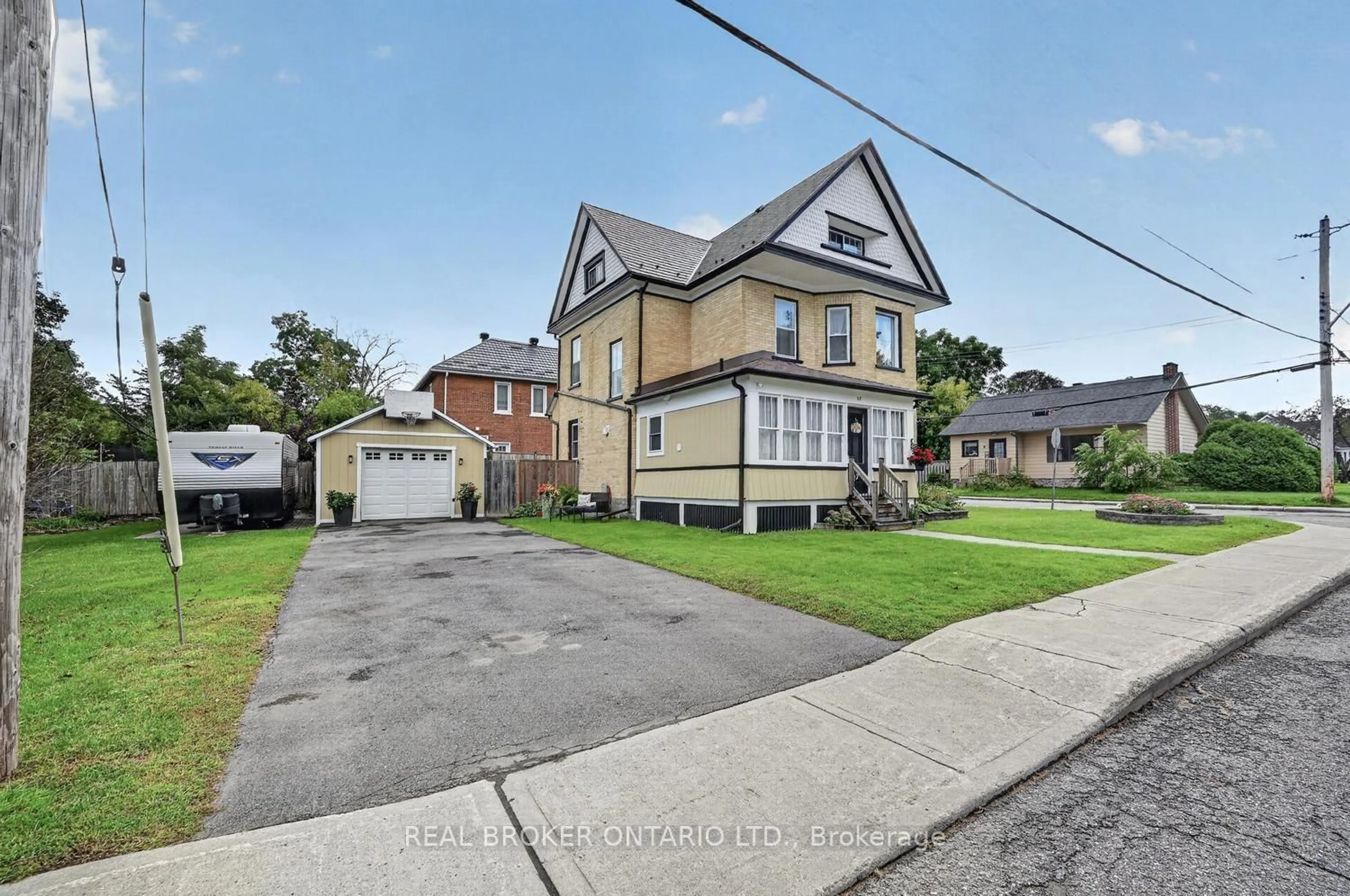 A pic from outside/outdoor area/front of a property/back of a property/a pic from drone, street for 27 Abel St, Smiths Falls Ontario K7A 4L9