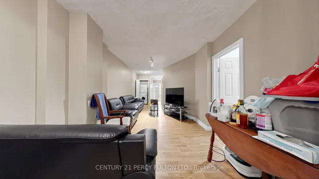 207-209 Victoria Ave, Hamilton 5