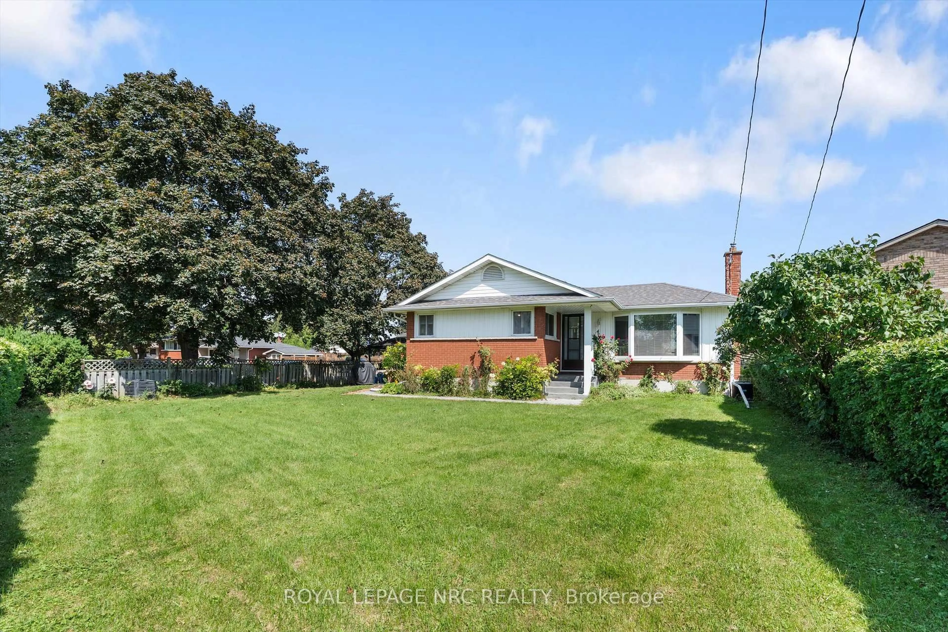 A pic from outside/outdoor area/front of a property/back of a property/a pic from drone, street for 476 Vine St, St. Catharines Ontario L2M 3T1
