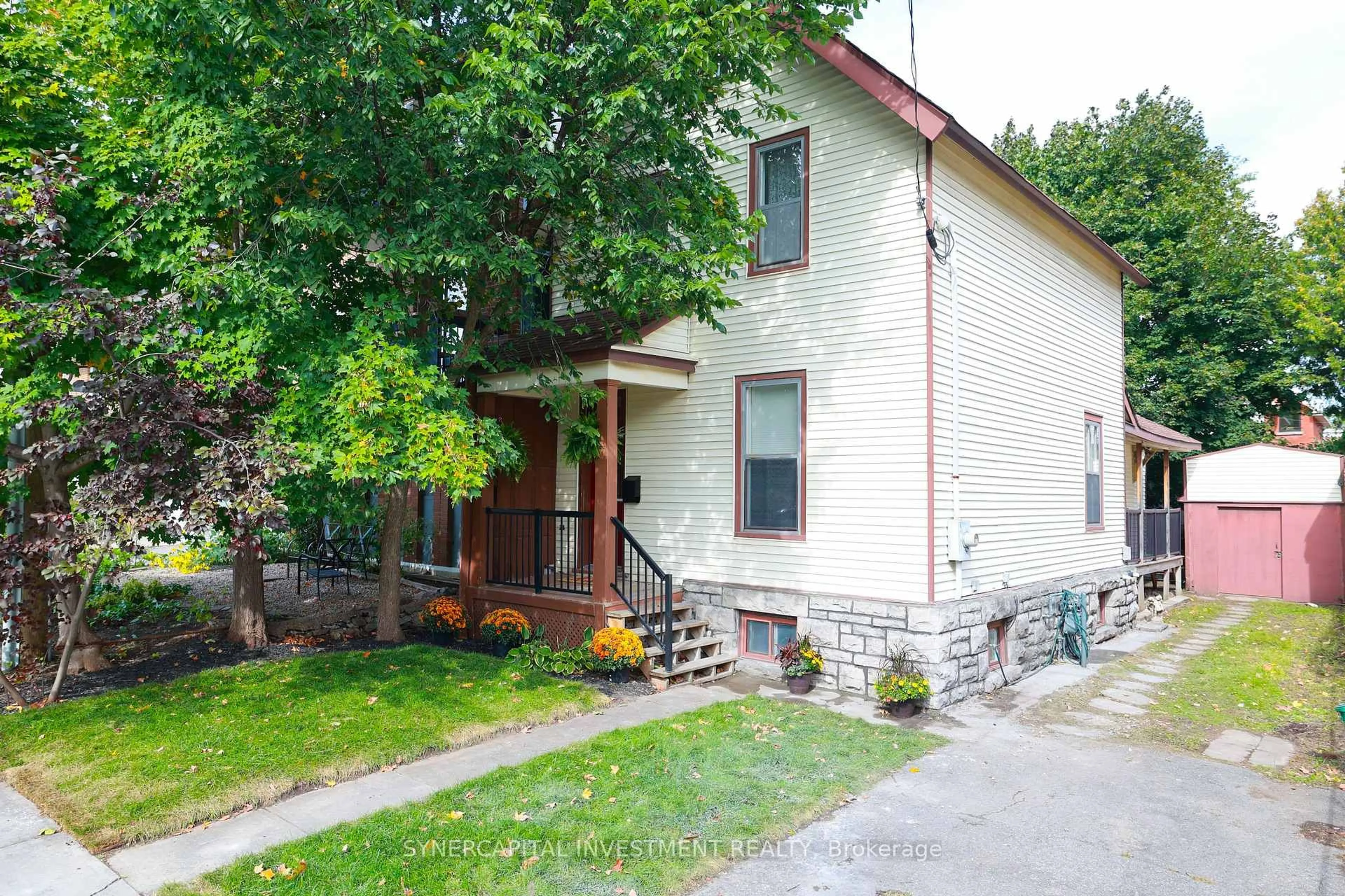 Patio, street for 143 Arthur St, Ottawa Ontario K1R 7C1