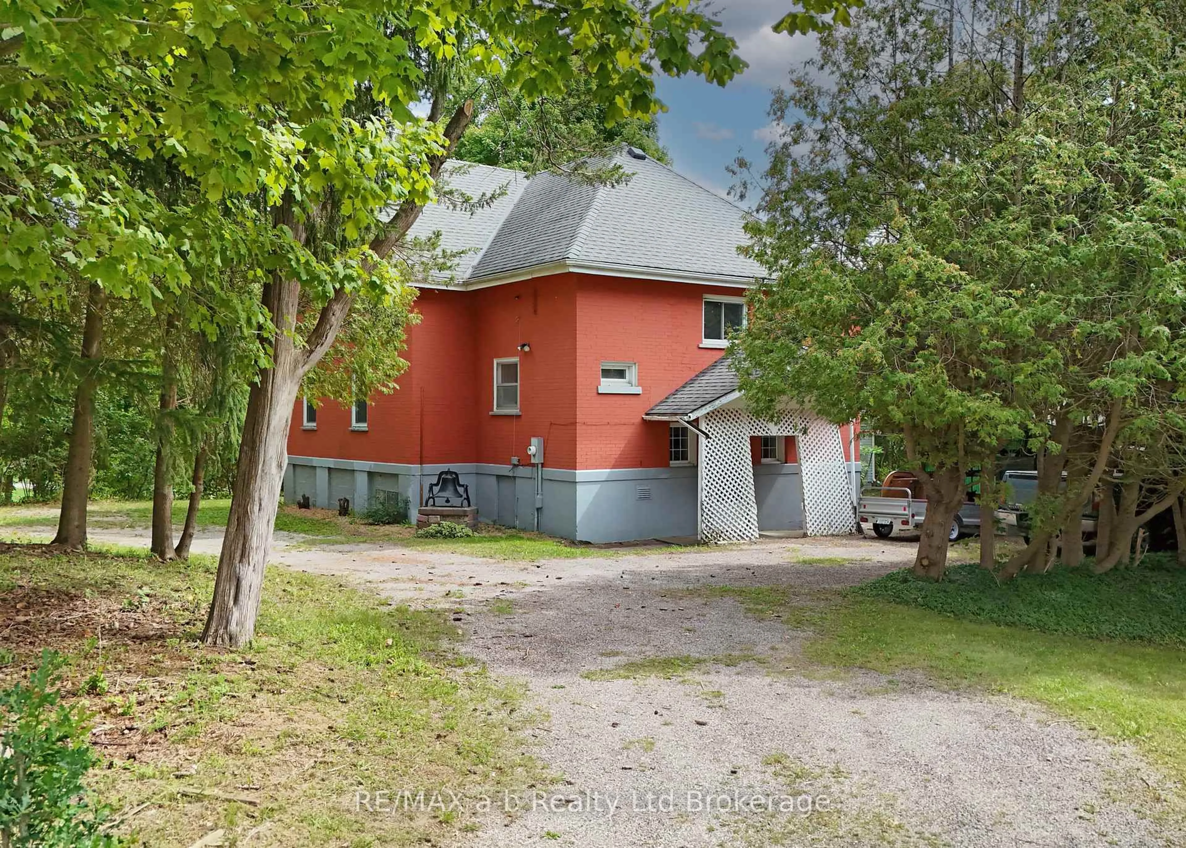 A pic from outside/outdoor area/front of a property/back of a property/a pic from drone, street for 845006 Braemar Sdrd, East Zorra-Tavistock Ontario N4S 7W1