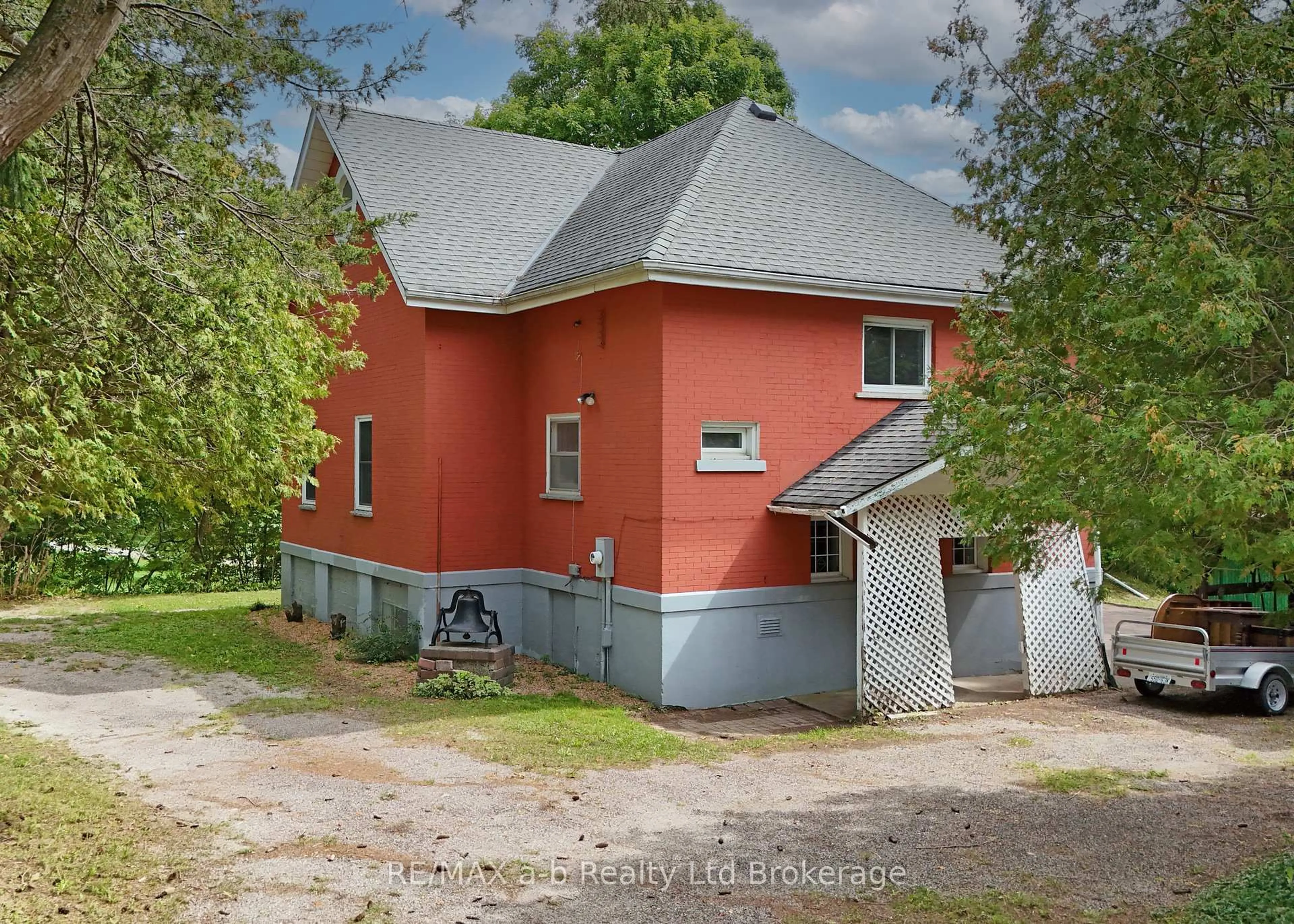 A pic from outside/outdoor area/front of a property/back of a property/a pic from drone, building for 845006 Braemar Sdrd, East Zorra-Tavistock Ontario N4S 7W1