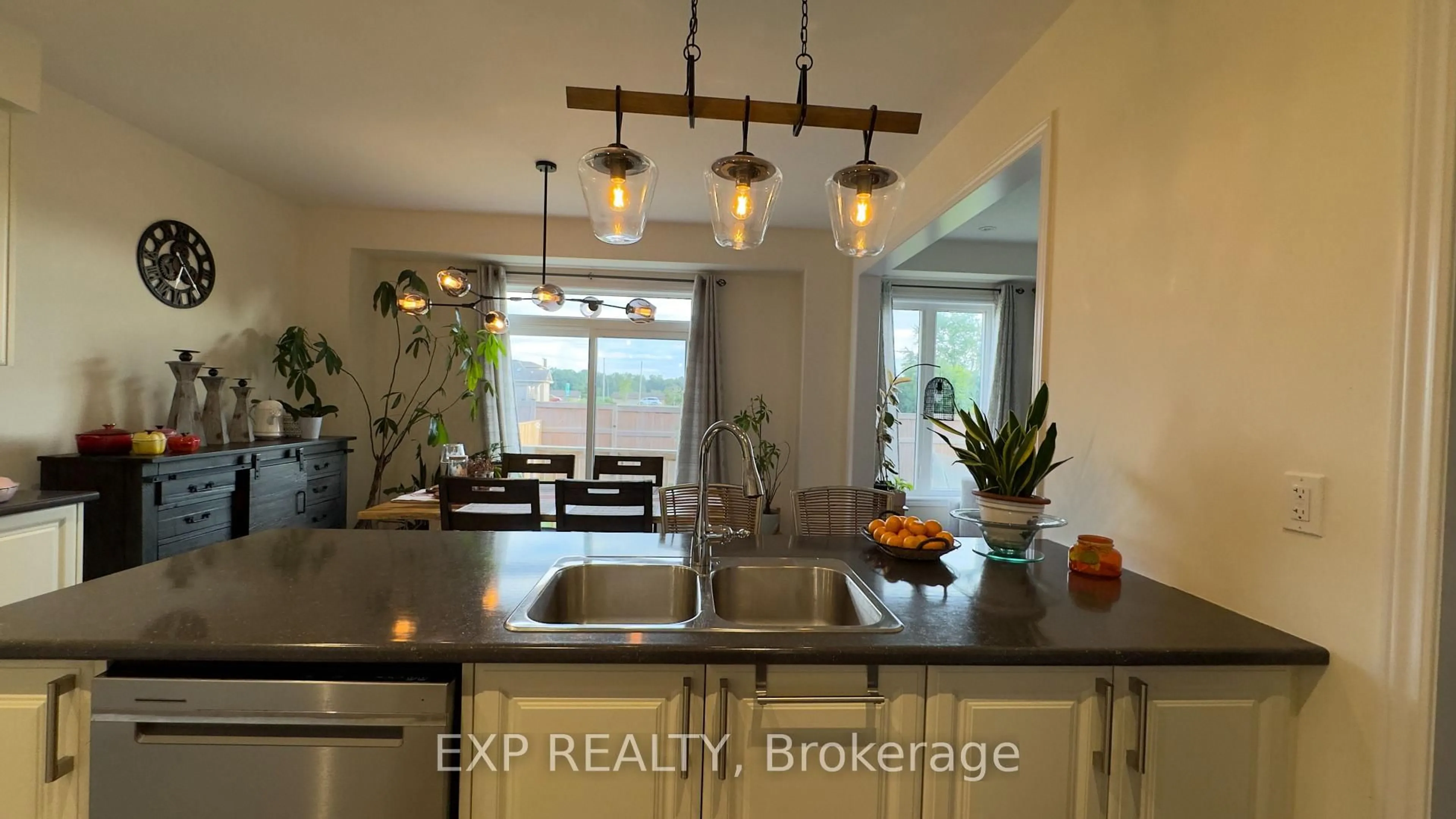 Open concept kitchen, unknown for 190 Explorer Way, Thorold Ontario L2V 0K3
