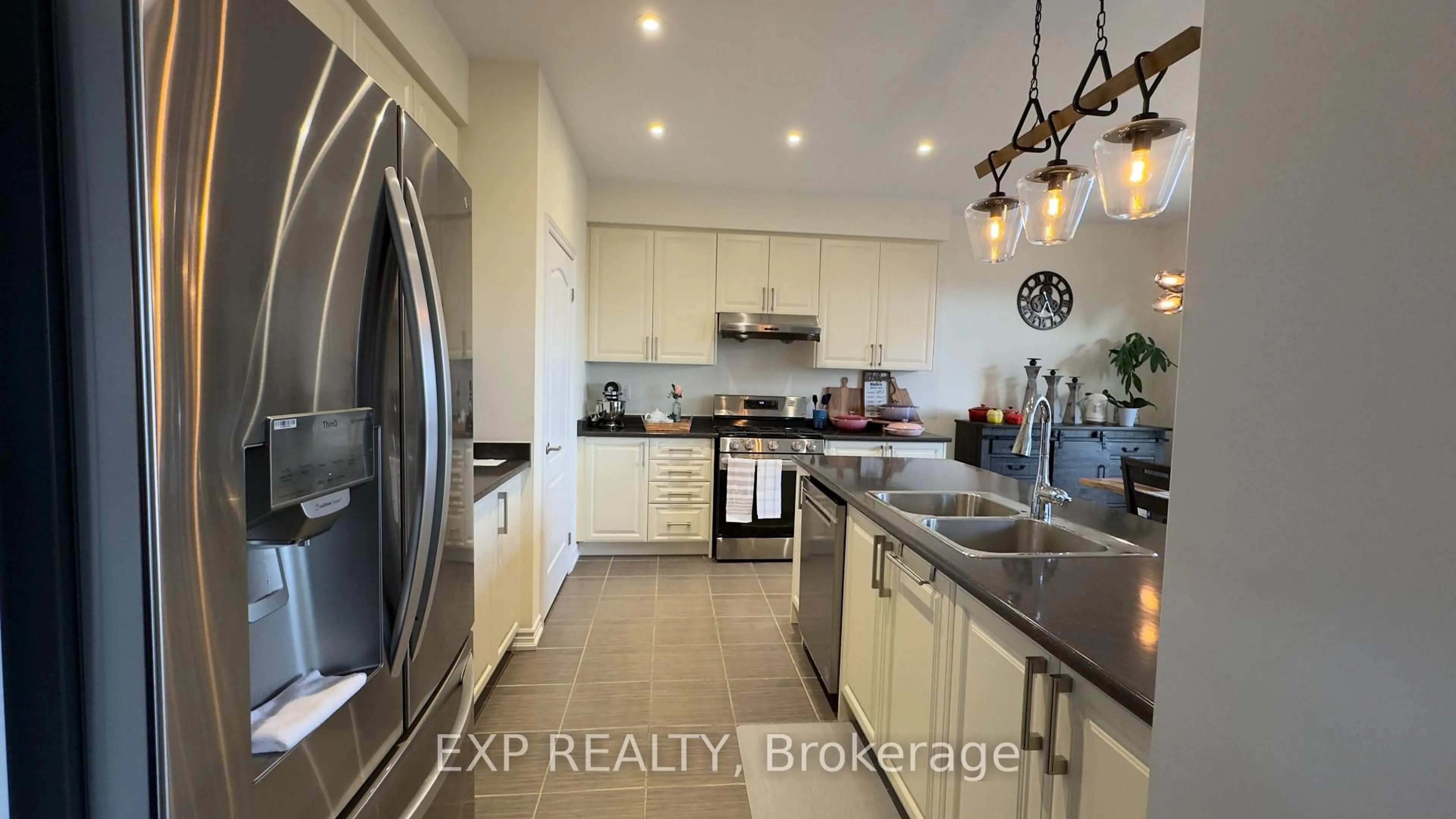 Open concept kitchen, ceramic/tile floor for 190 Explorer Way, Thorold Ontario L2V 0K3