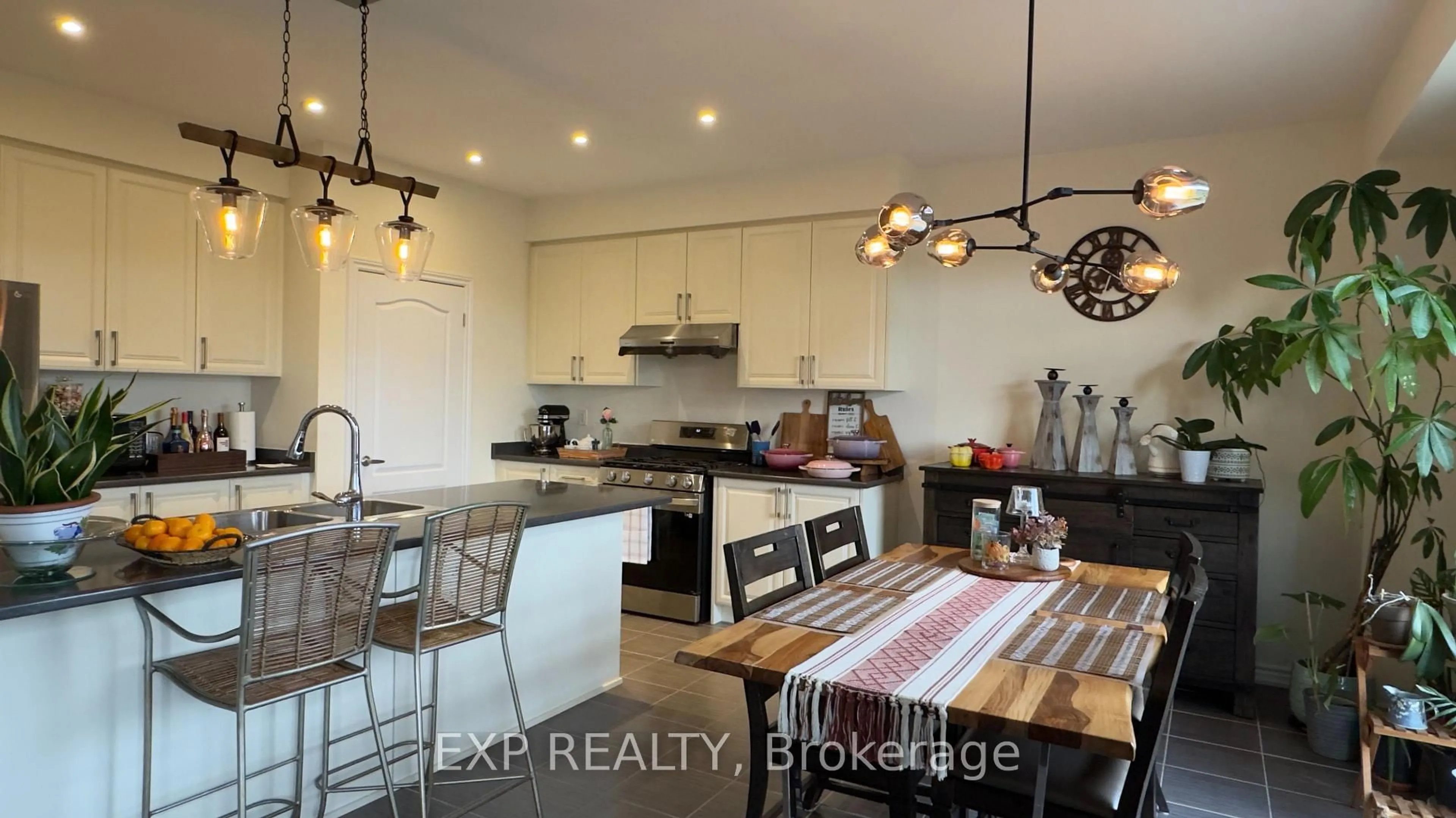 Open concept kitchen, unknown for 190 Explorer Way, Thorold Ontario L2V 0K3