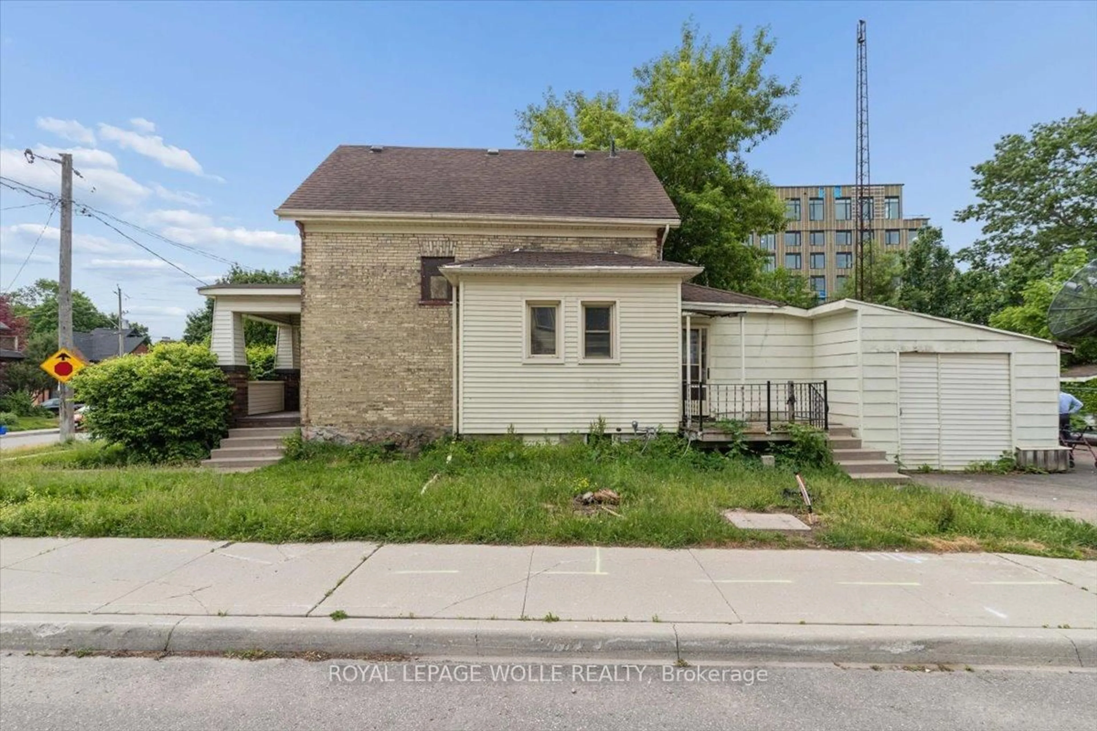 Unknown for 427 Duke St, Kitchener Ontario N2H 3Y6