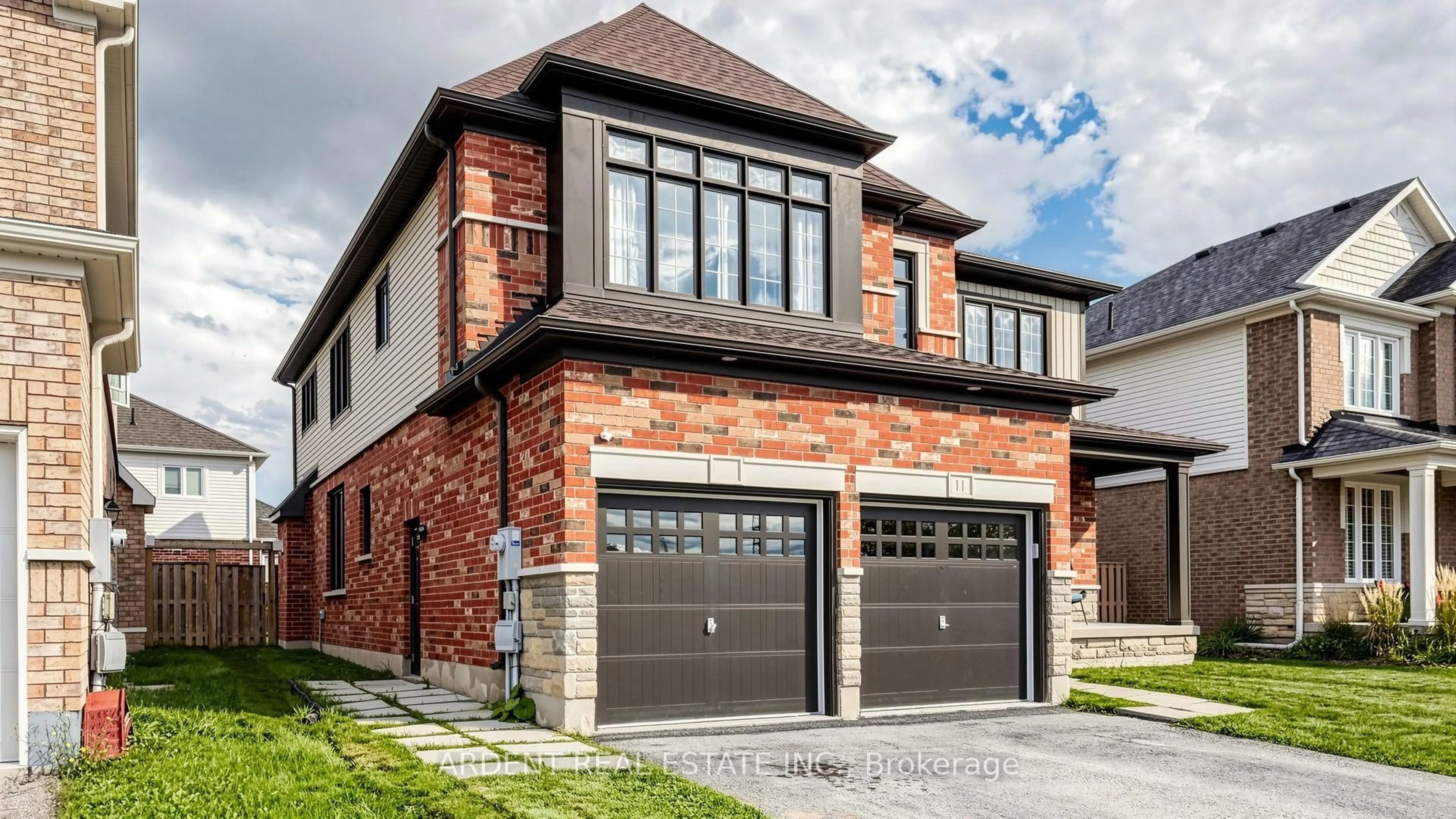 Home with brick exterior material, street for 11 Sunset Way, Thorold Ontario L2V 0B6