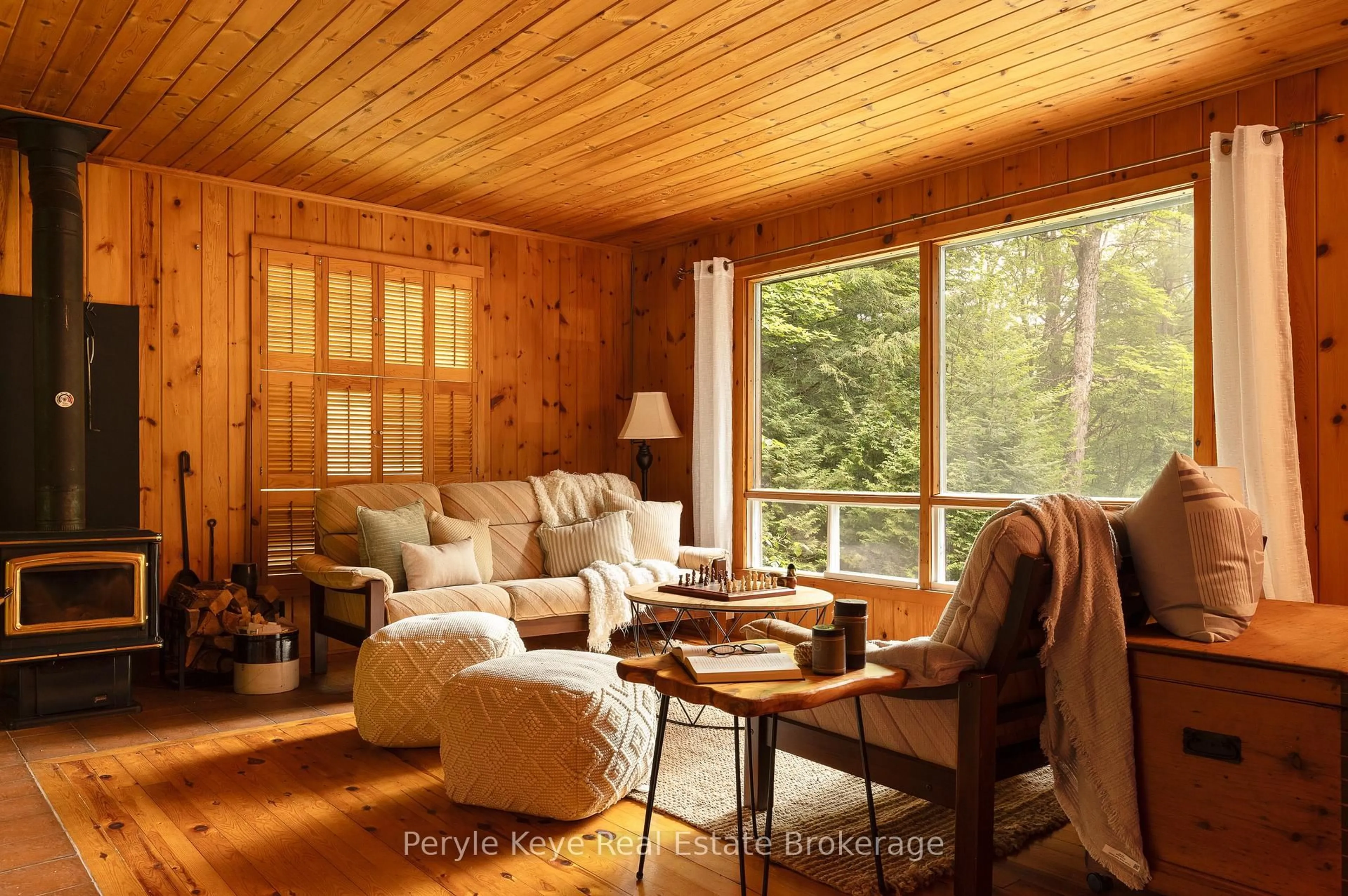 Living room with furniture, wood/laminate floor for 1057 H R S Rd, Bracebridge Ontario P1L 1X1