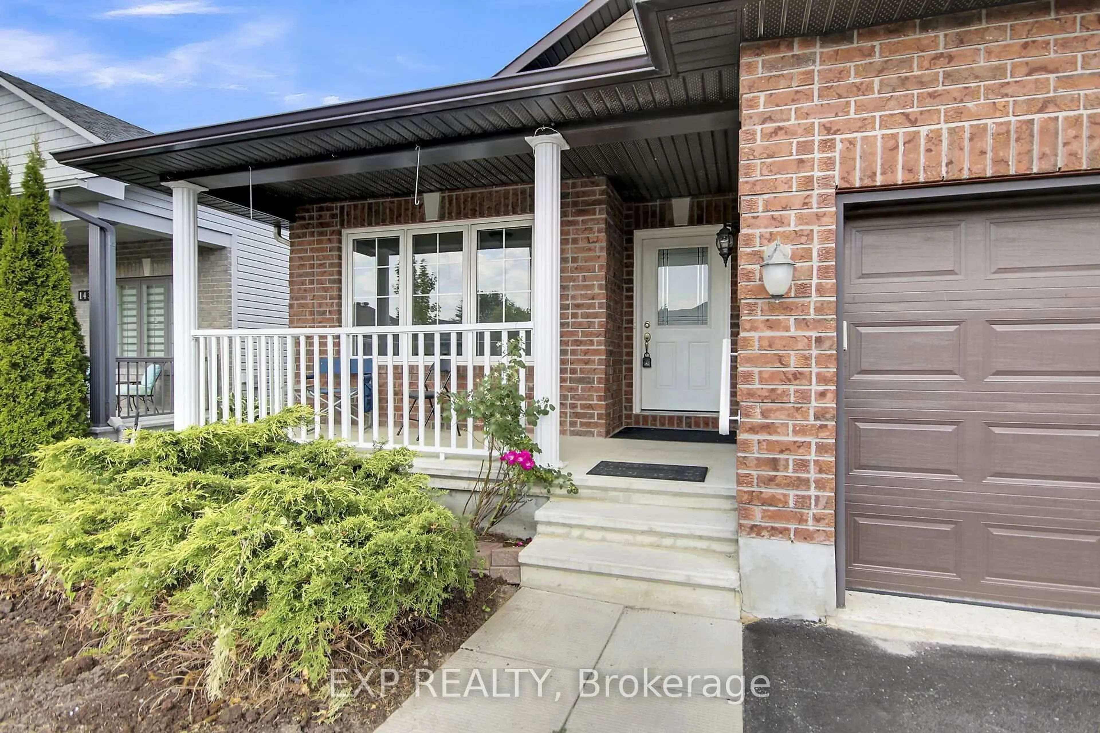 Indoor entryway for 141 Sadler Dr, Almonte Ontario K0A 1A0