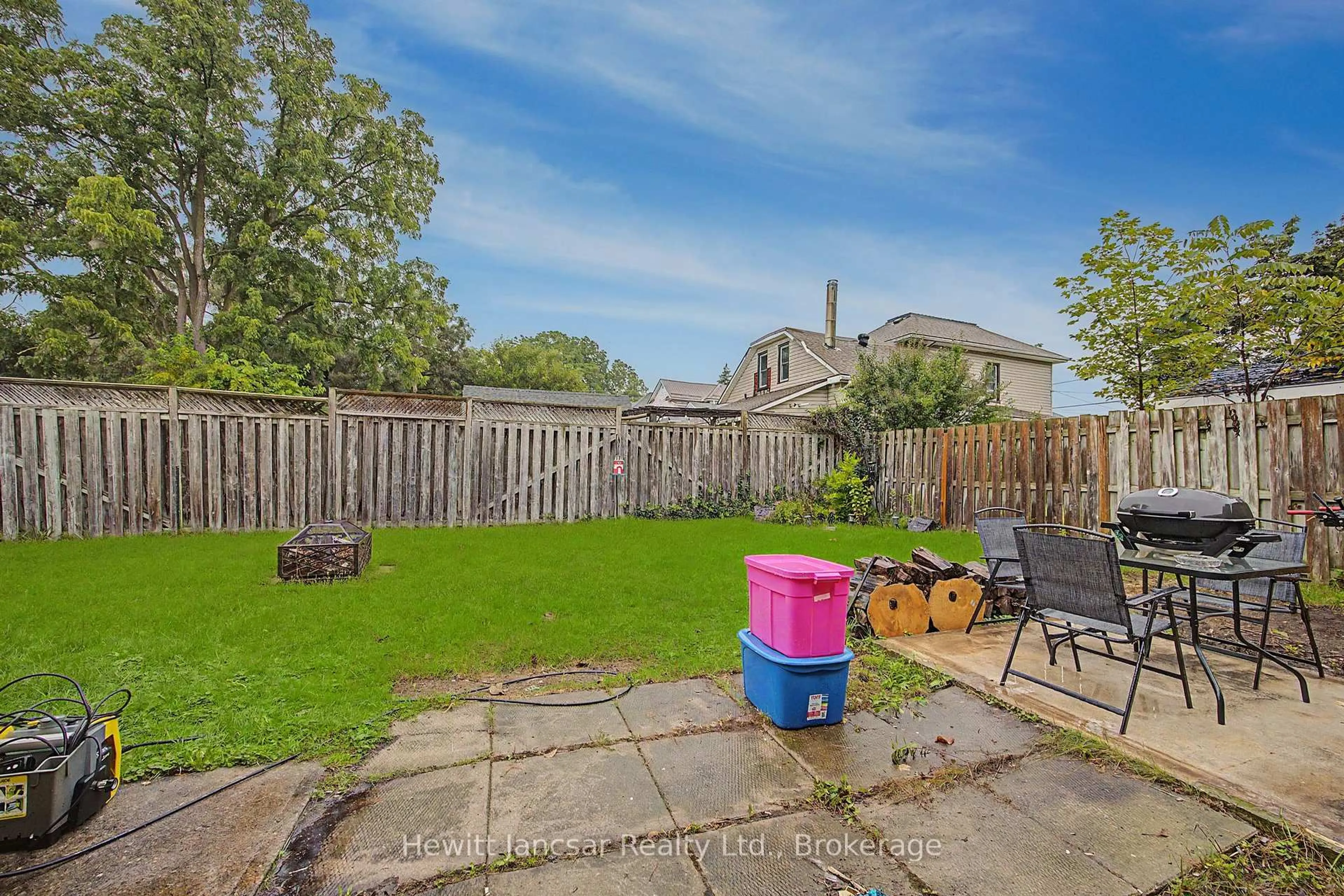 Patio, street for 27 CHESTNUT St, Aylmer Ontario N5H 1E5