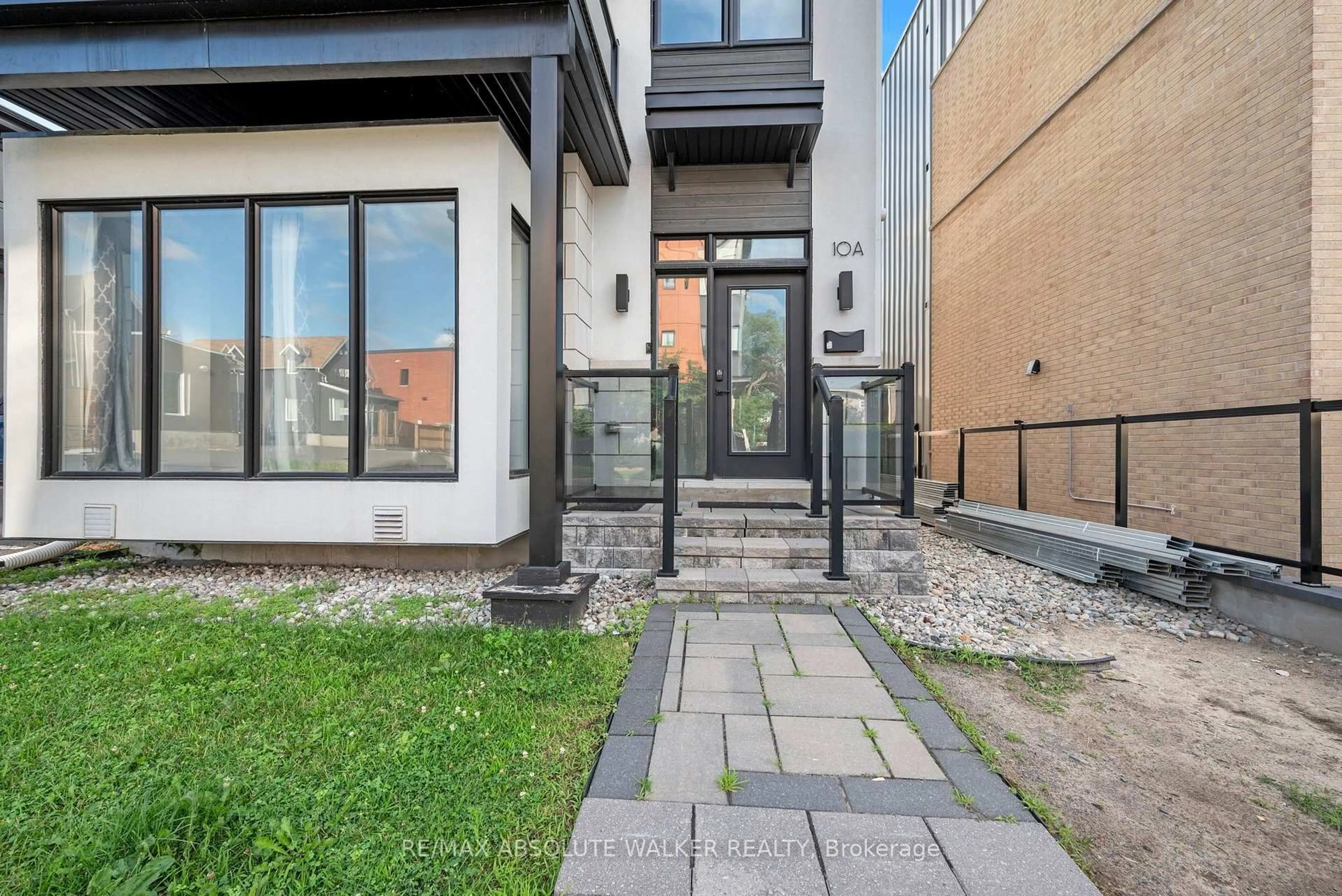 Unknown for 10 Chapleau Ave #A, Ottawa Ontario K1M 1E3