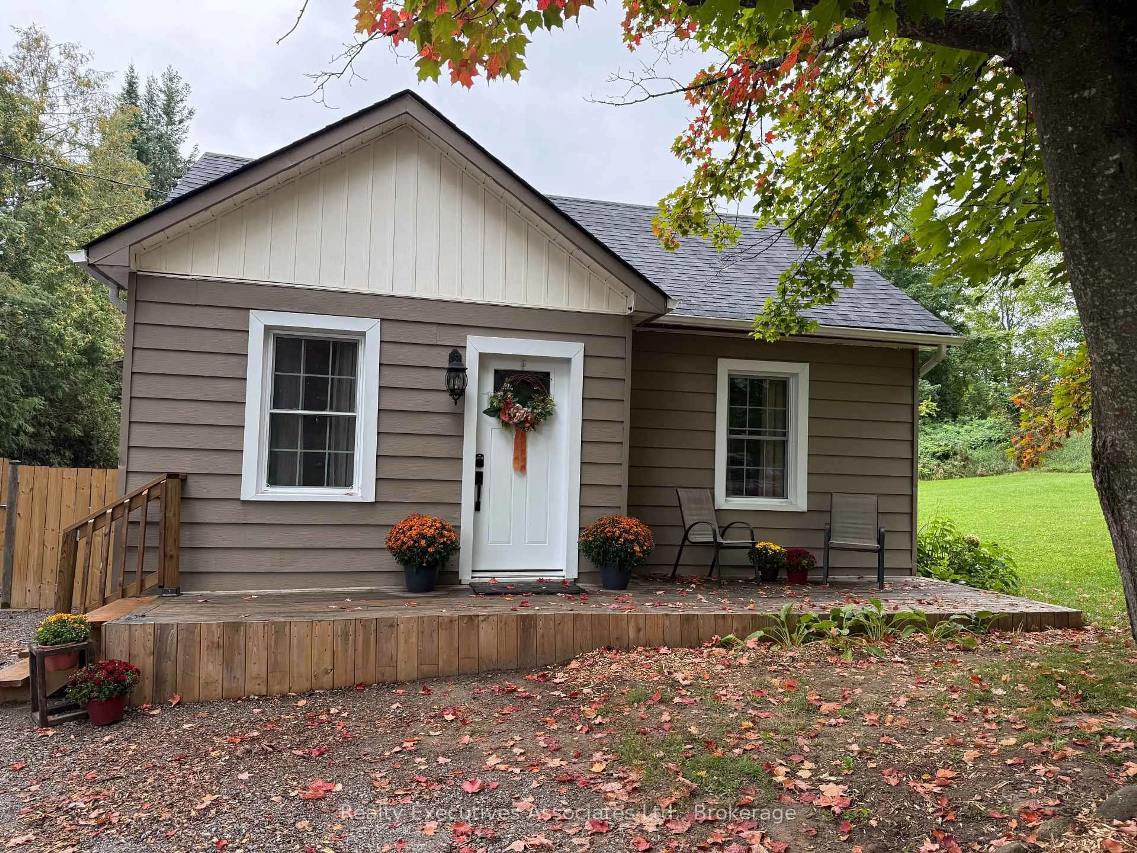 Home with vinyl exterior material, street for 909 Mount Pleasant Rd, Cavan Monaghan Ontario L0A 1C0