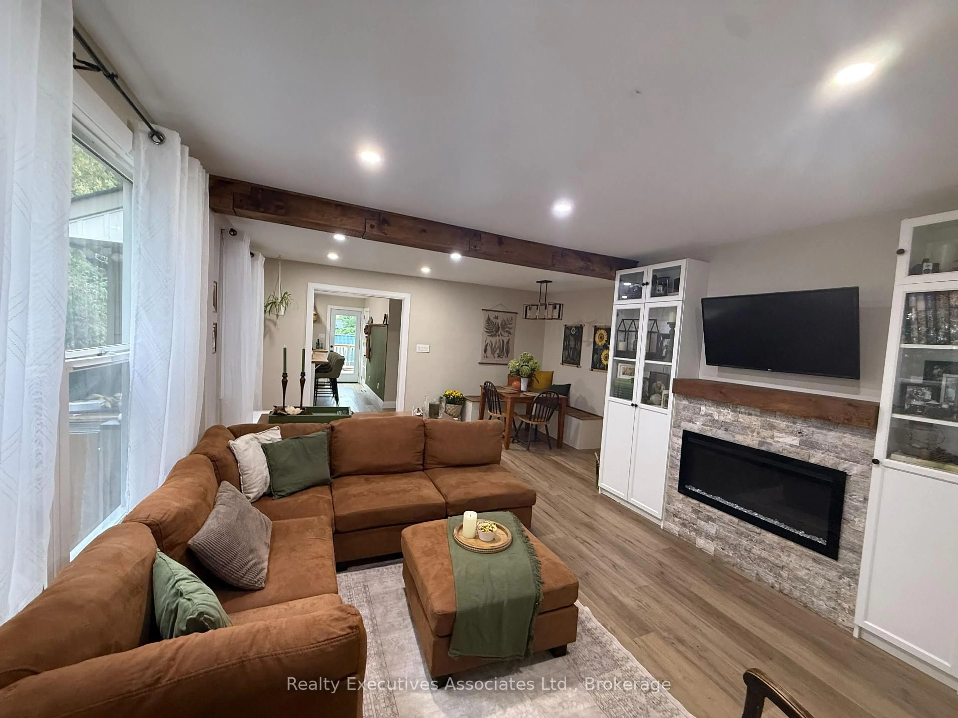 Living room with furniture, unknown for 909 Mount Pleasant Rd, Cavan Monaghan Ontario L0A 1C0
