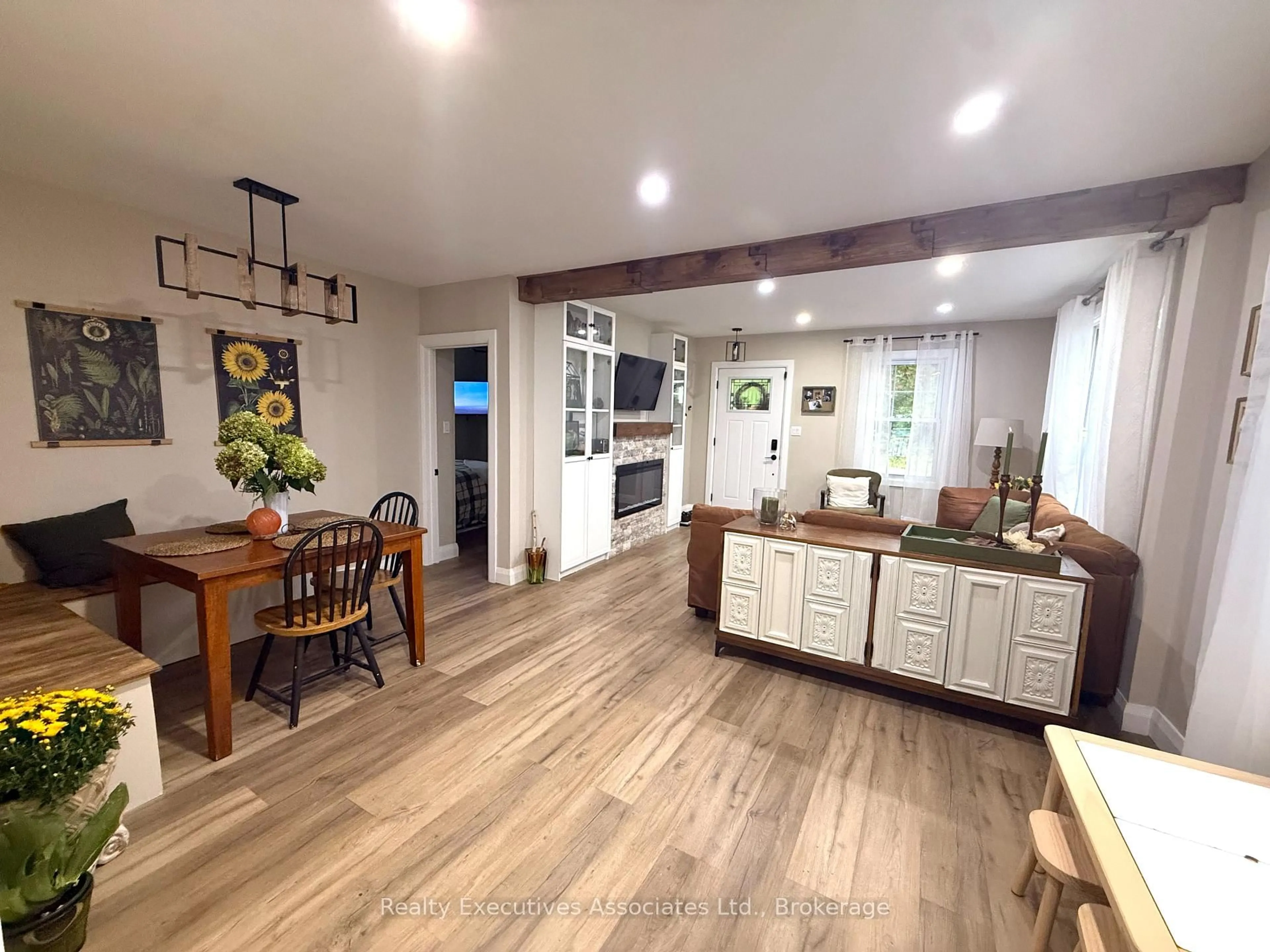 Open concept kitchen, unknown for 909 Mount Pleasant Rd, Cavan Monaghan Ontario L0A 1C0