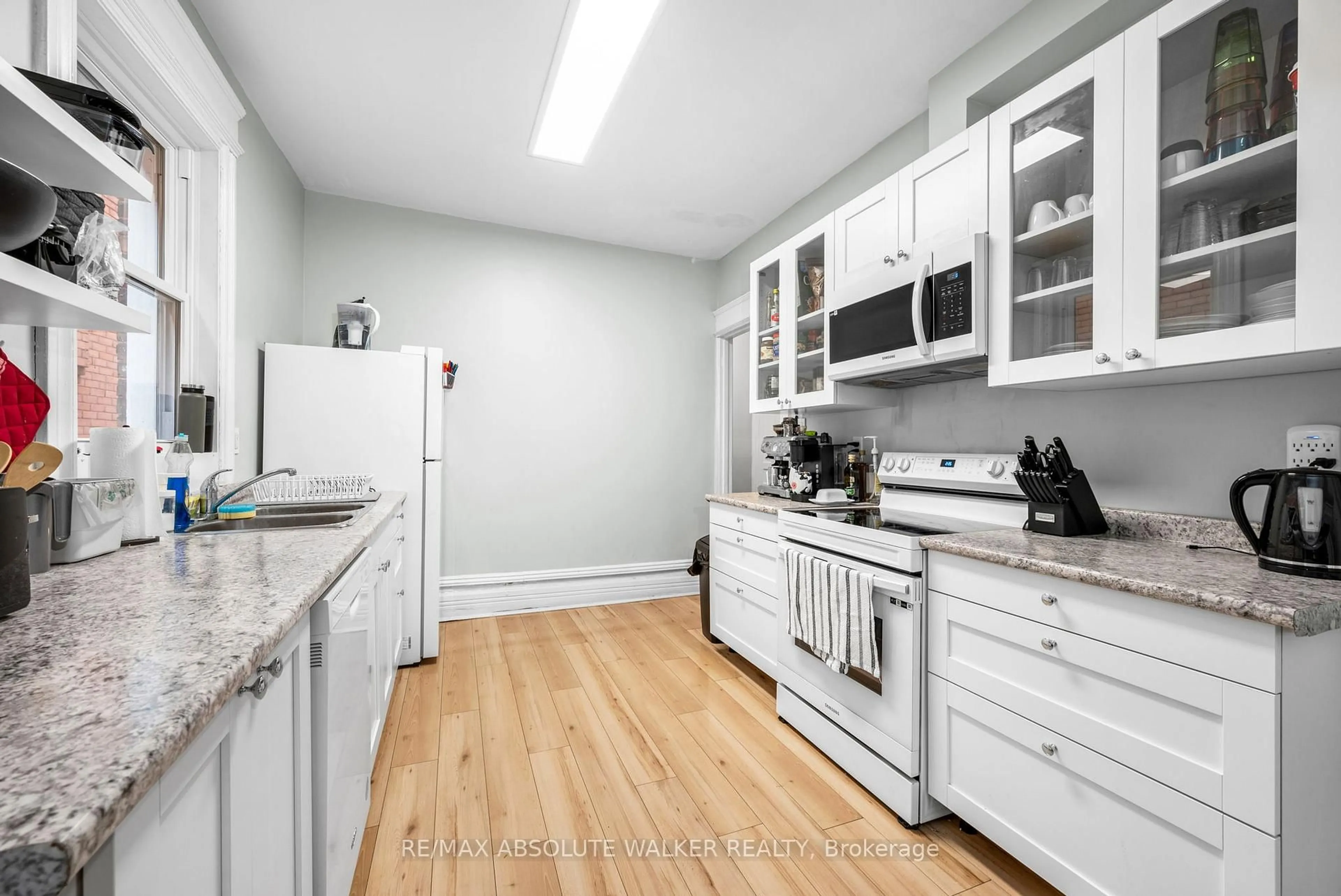 Standard kitchen, unknown for 141 Primrose Ave, Ottawa Ontario K1R 6M4