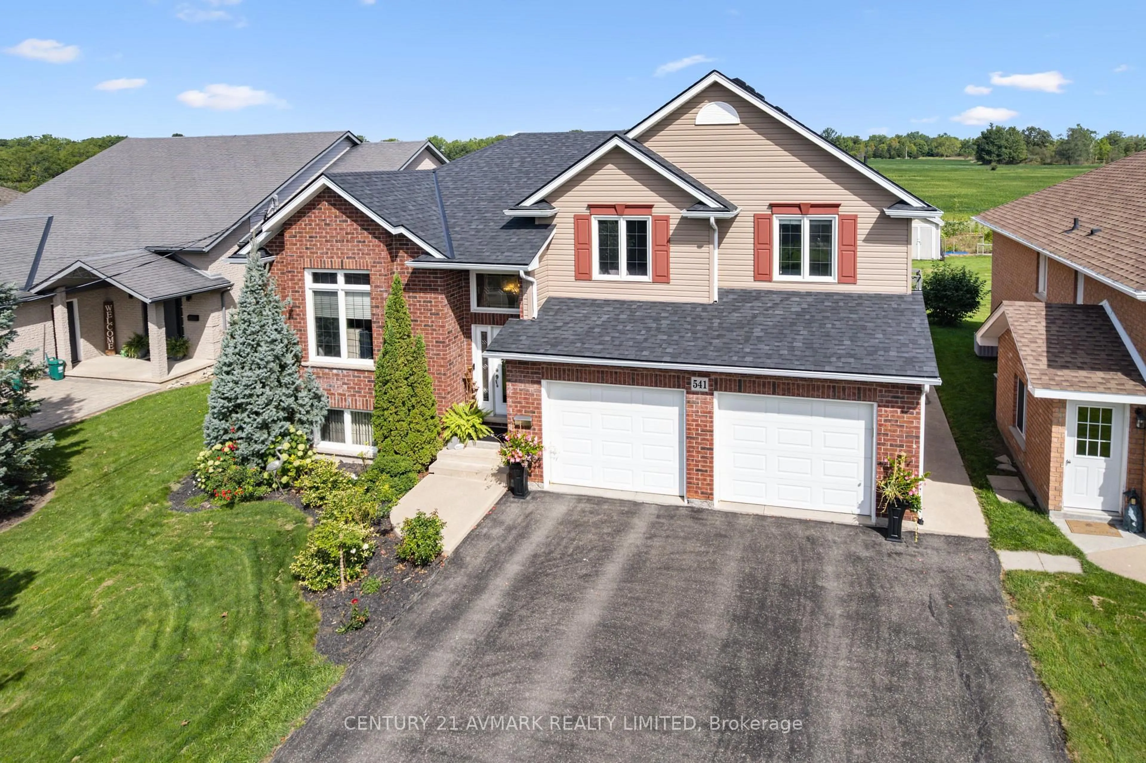 A pic from outside/outdoor area/front of a property/back of a property/a pic from drone, street for 541 Barrick Rd, Port Colborne Ontario L3K 4C1