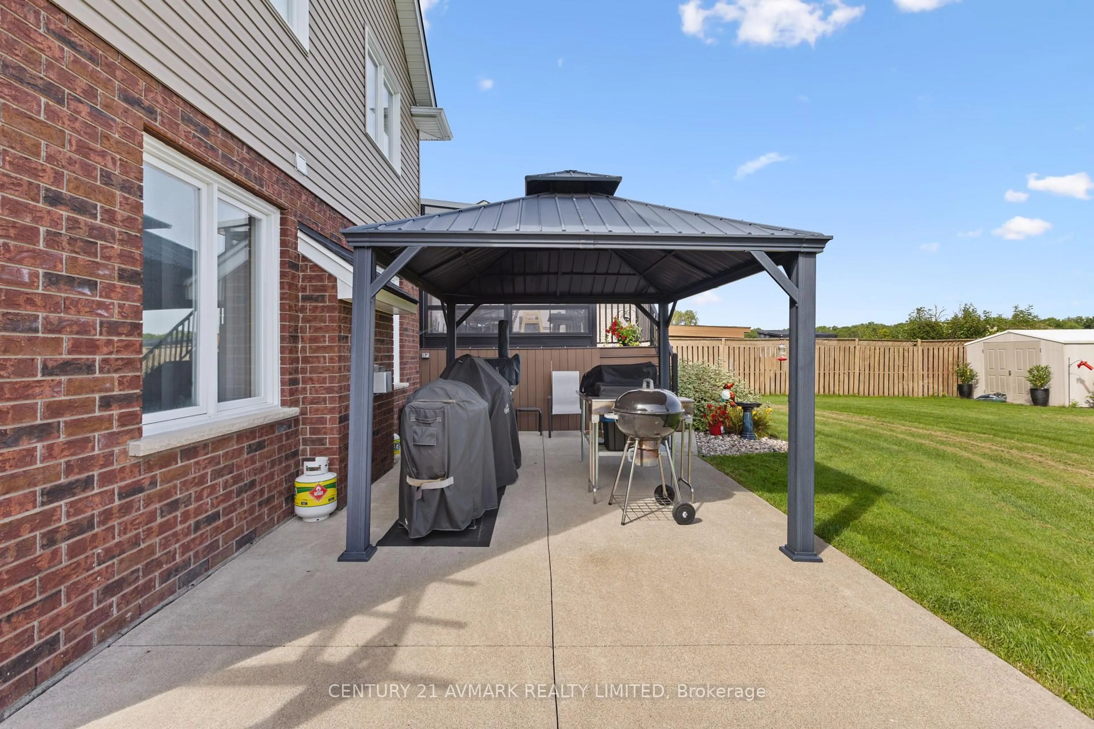 Patio, street for 541 Barrick Rd, Port Colborne Ontario L3K 4C1
