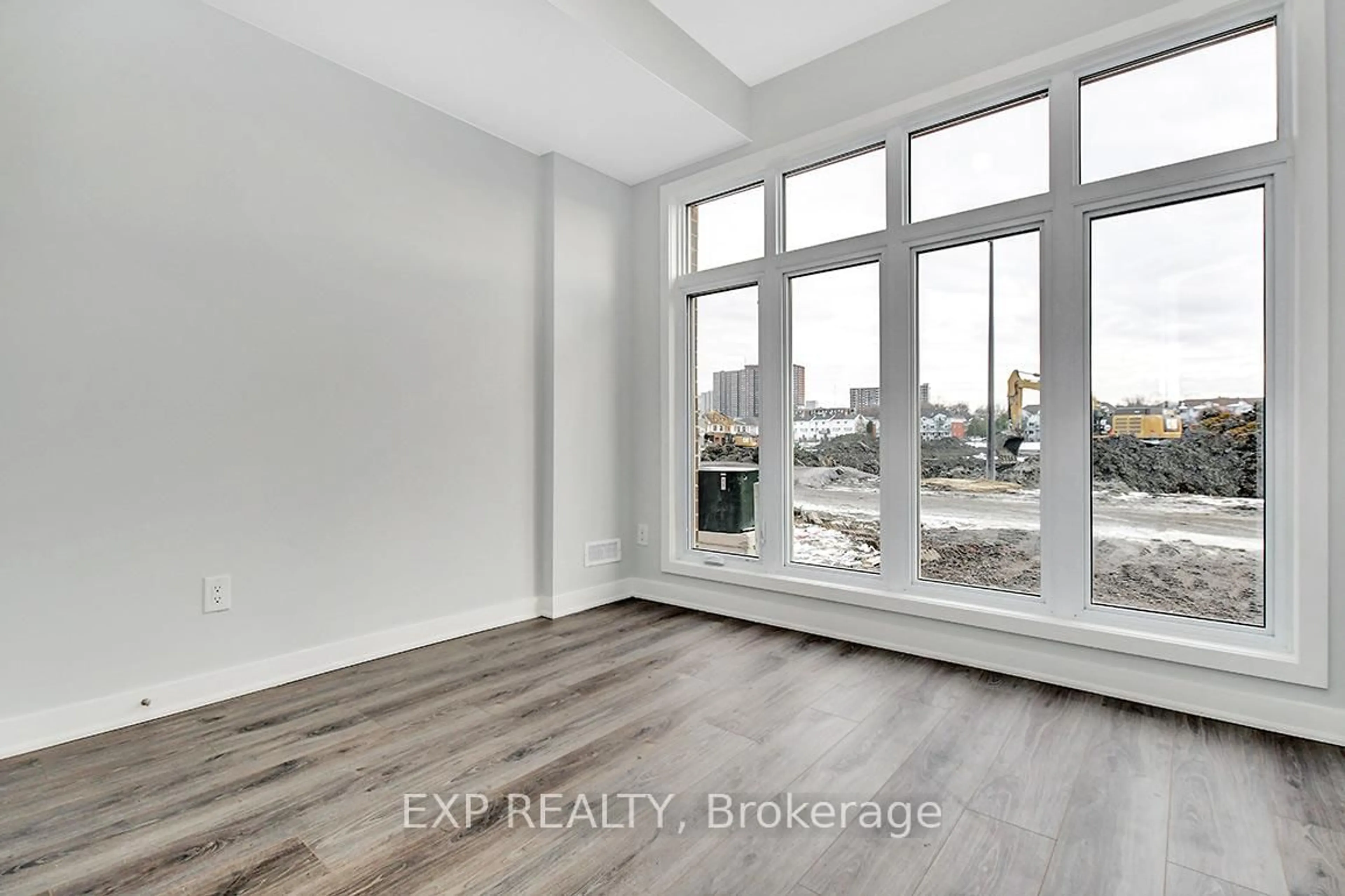 A pic of a room for 1258 Hemlock Rd, Ottawa Ontario K1K 5C2