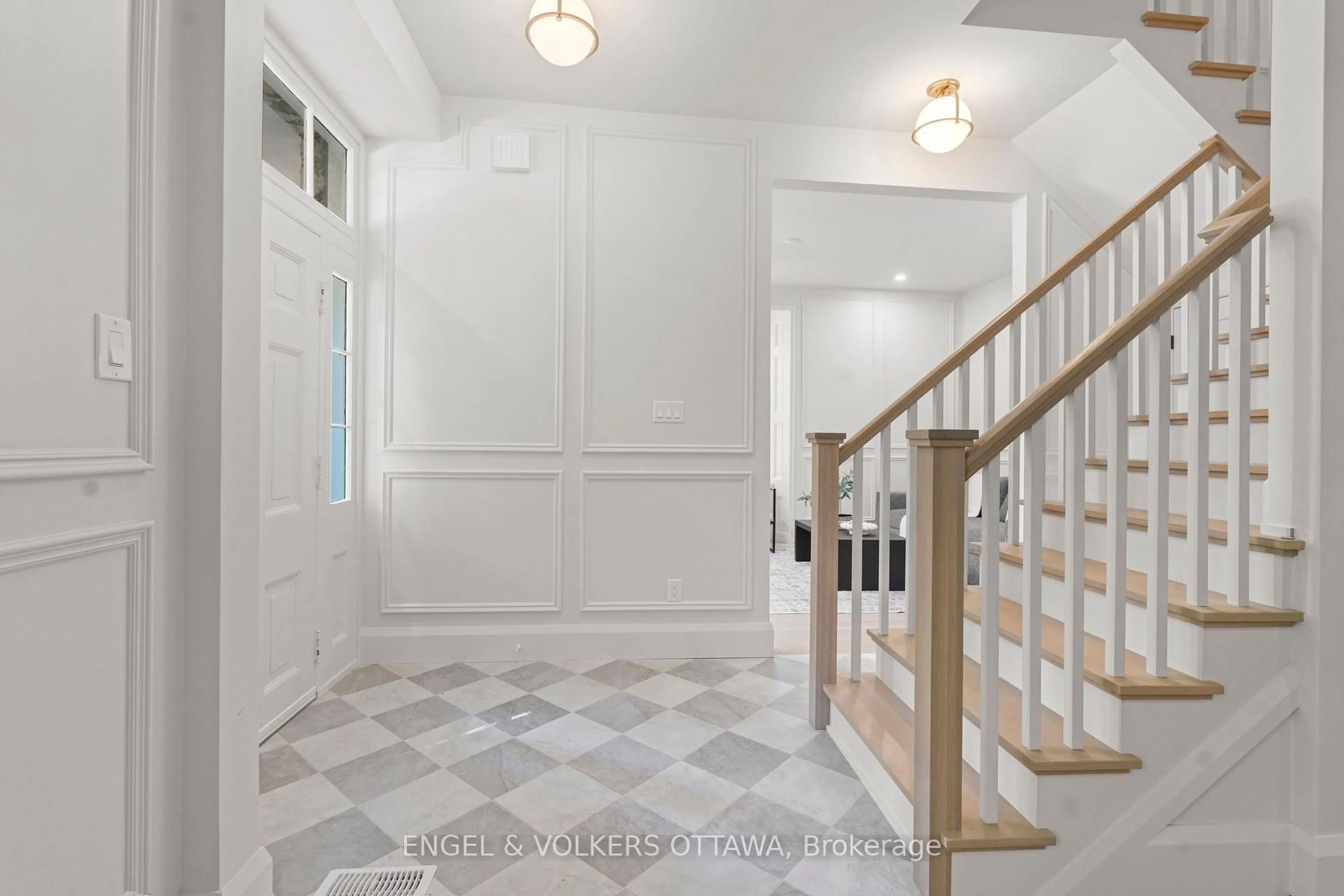 Indoor foyer for 71 Thomas St, Ottawa Ontario K1M 1M7